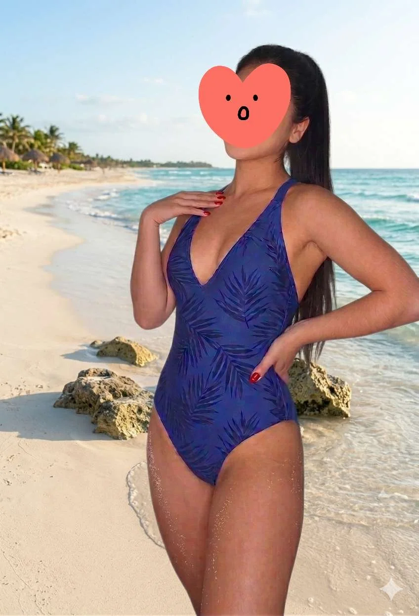 Anna - Colombia, 5'5, 120, DD, GFE