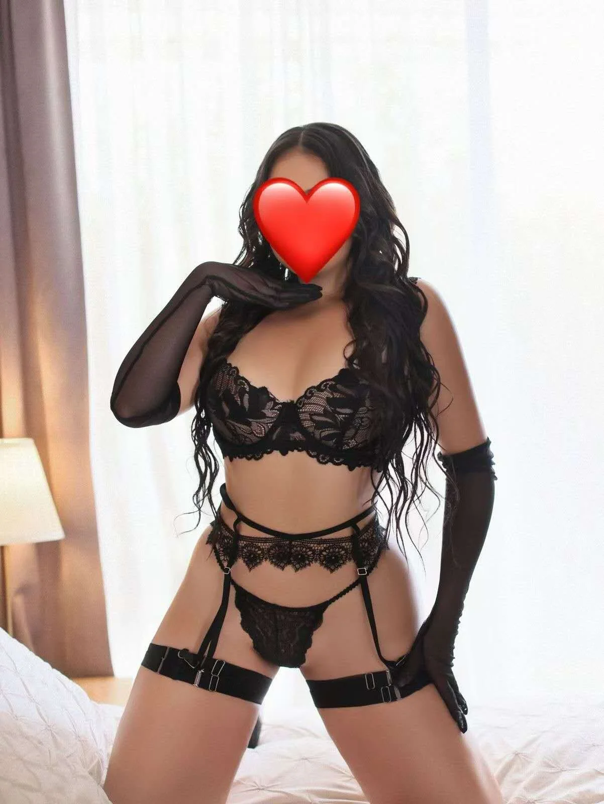 Emma - Spanish, 5'4, 115, Natural B, Super GFE
