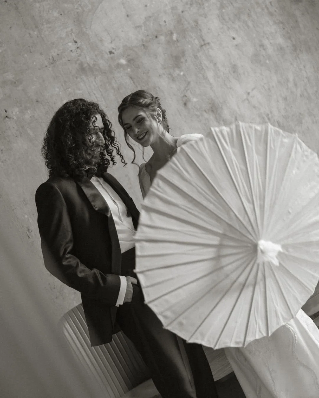 CHAP II 
Luc&iacute;a // Juan 

/ nuestra versi&oacute;n del amor / 

Direcci&oacute;n creativa y general: @mon_weddings @queridasofirecua
Dress: @bylaradeltoro
Suits: @moreragrosso
Venue: @dolores54_
Flowers: @_nispero
MUA: @nuria__makeup
Hair: @vic