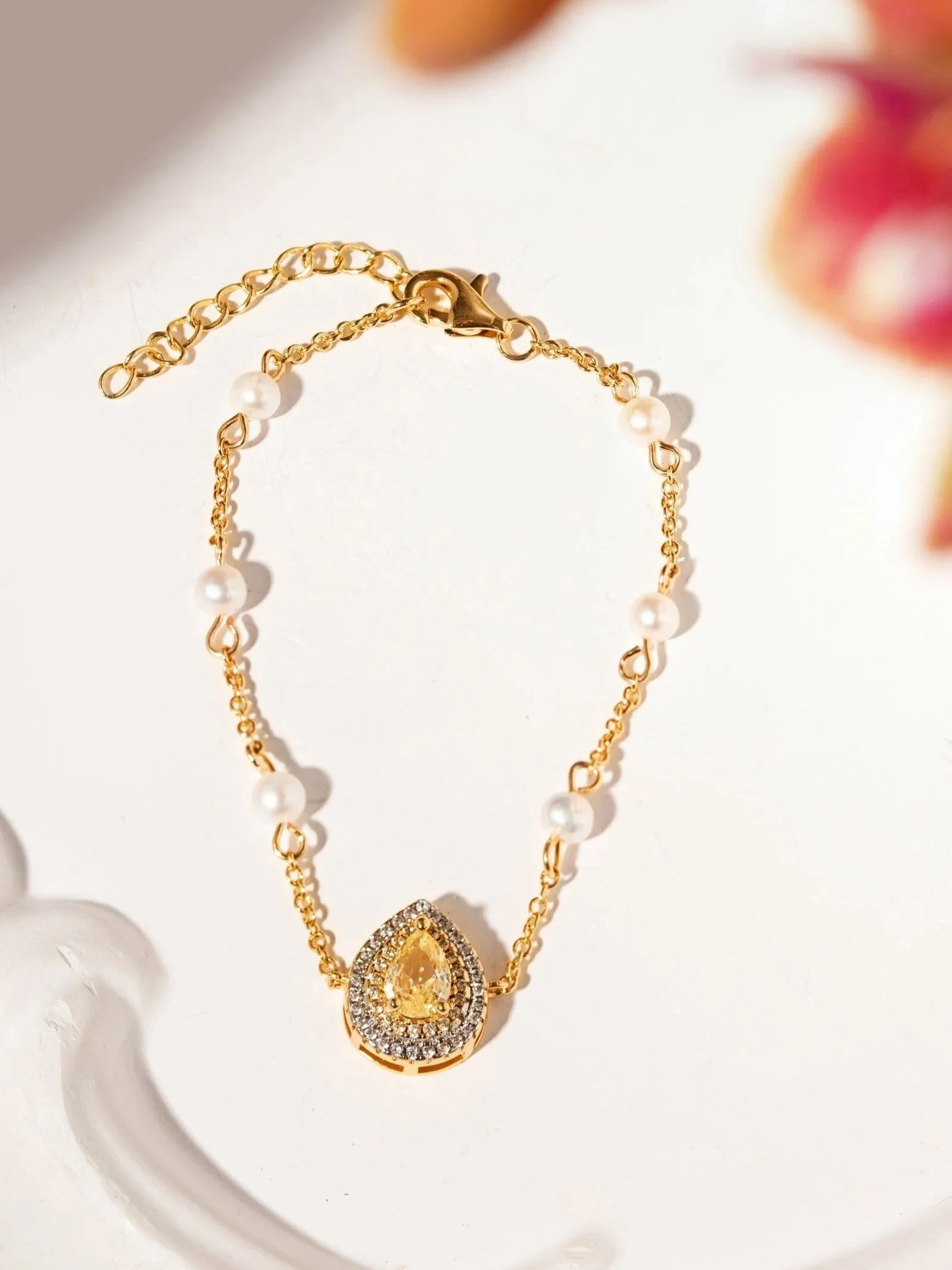 Pulseira+Gota+com+Cristal+Citrino%2C+Pe%CC%81rolas+de+A%CC%81gua+Doce+e+Zirco%CC%82nias+Brancas+18cm+-+Banho+de+Ouro+18k_1.jpg