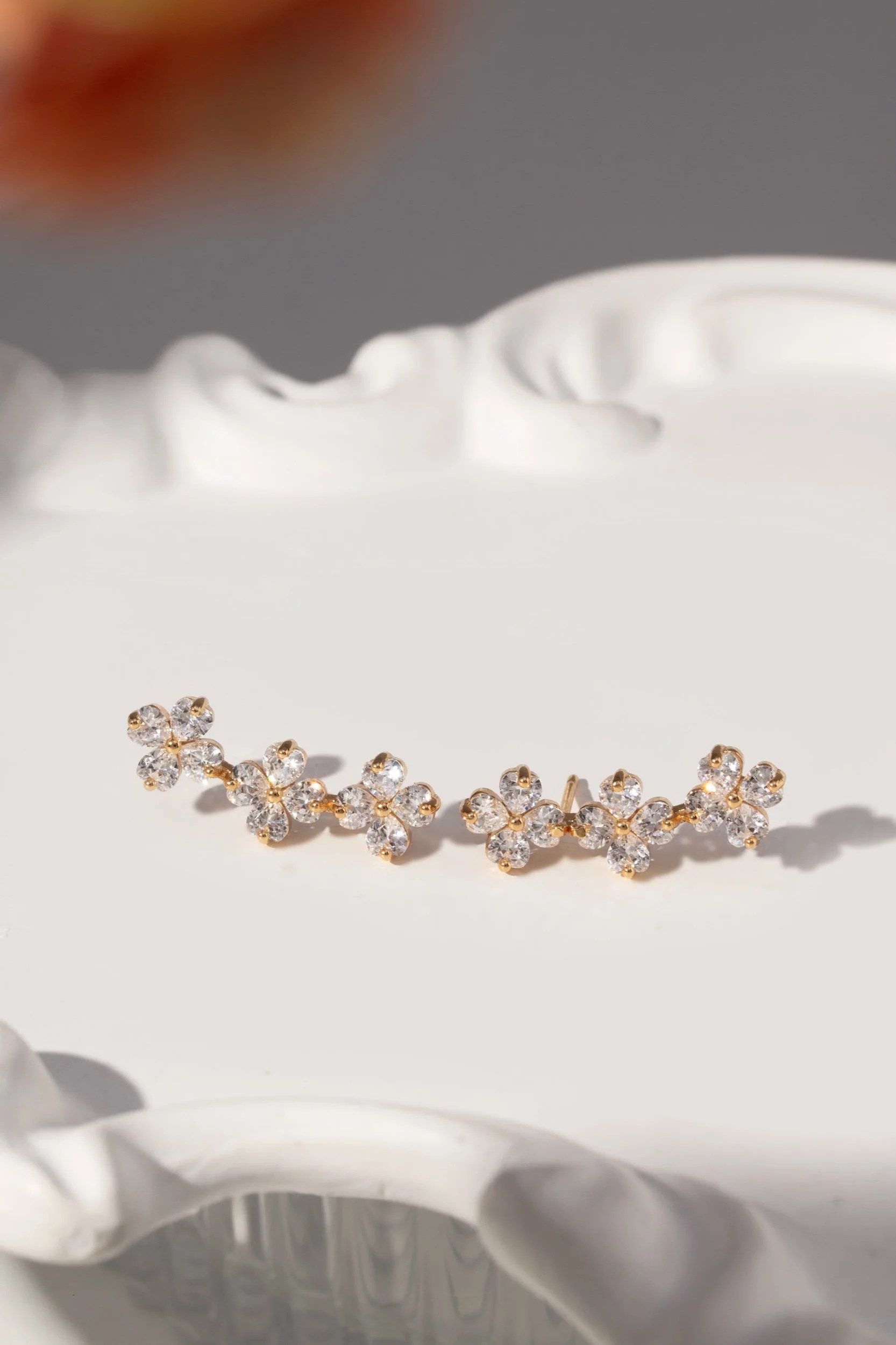 Brinco Ear Cuff Flores Dourado