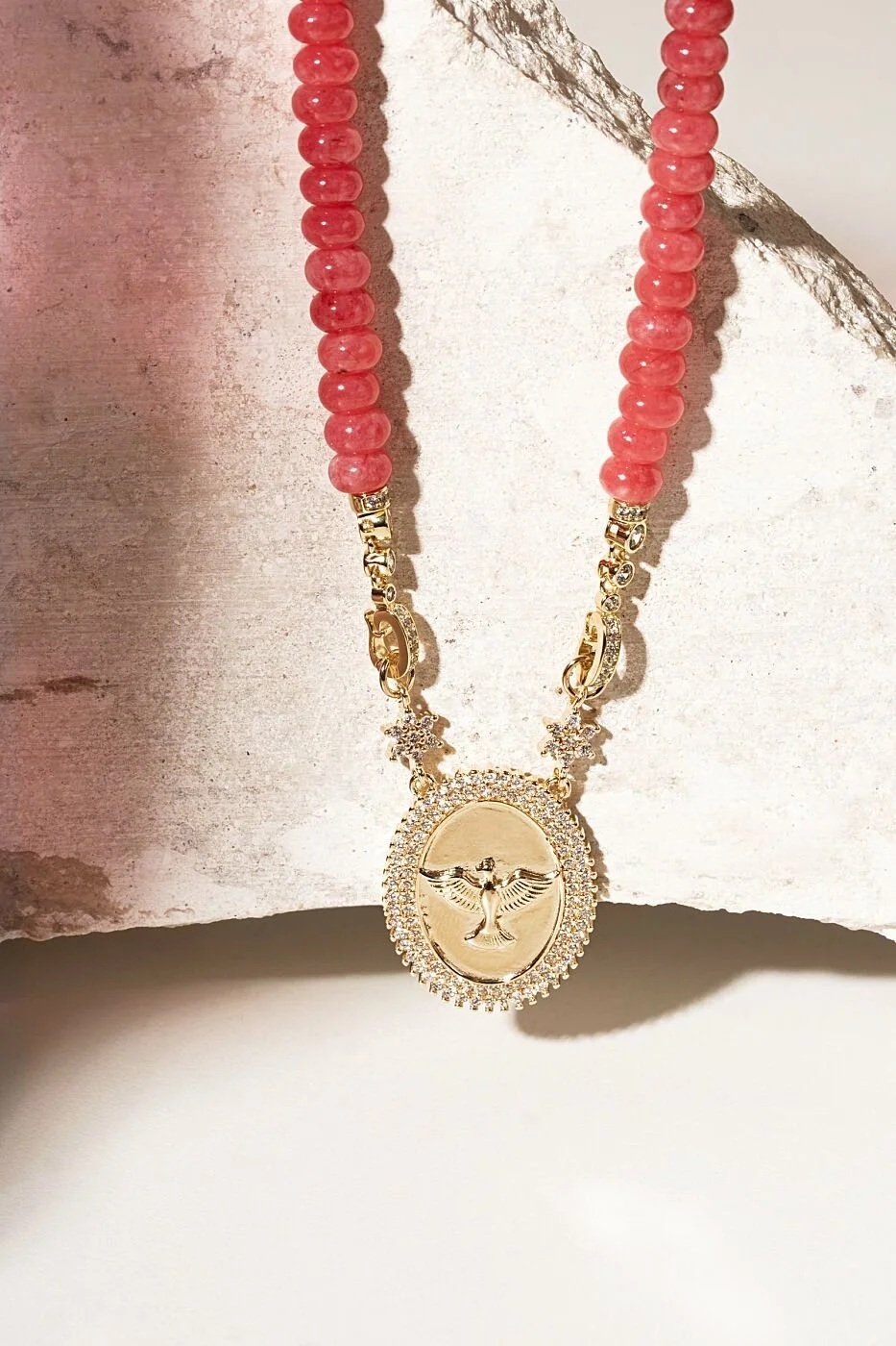 Colar Medalha Divino Espírito Santo com Cristais Cherry