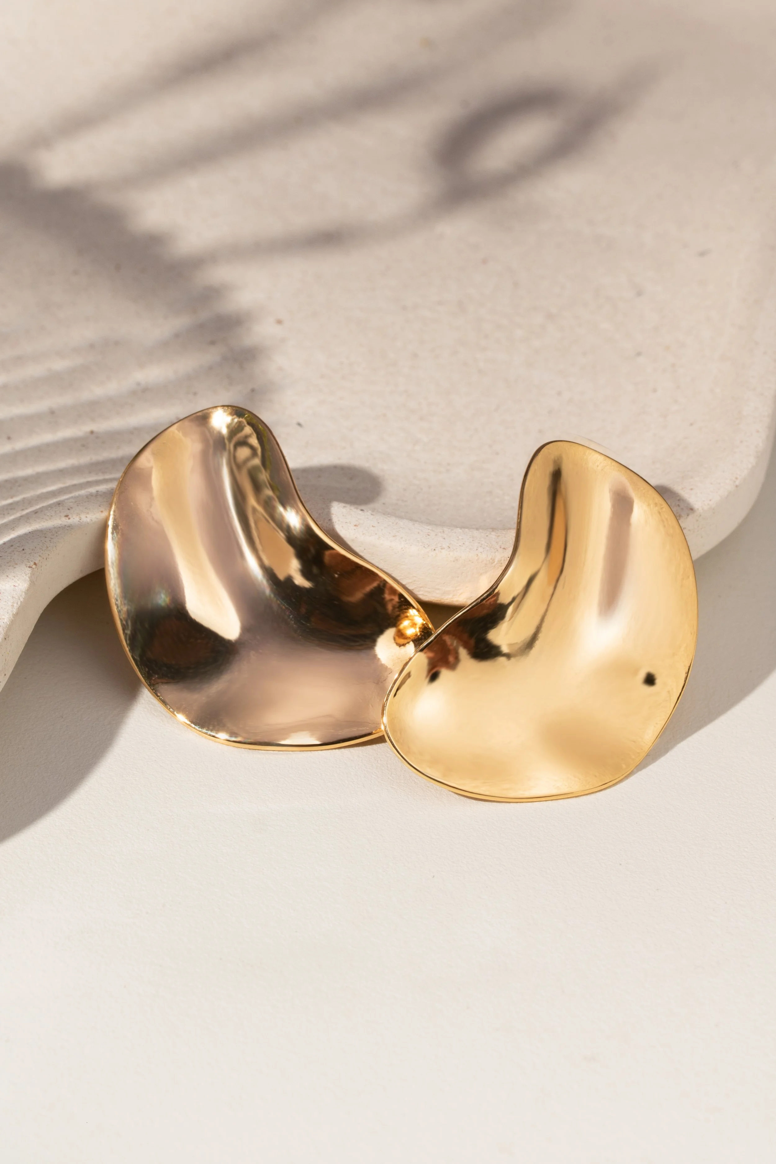 Brinco Orgânico Dourado