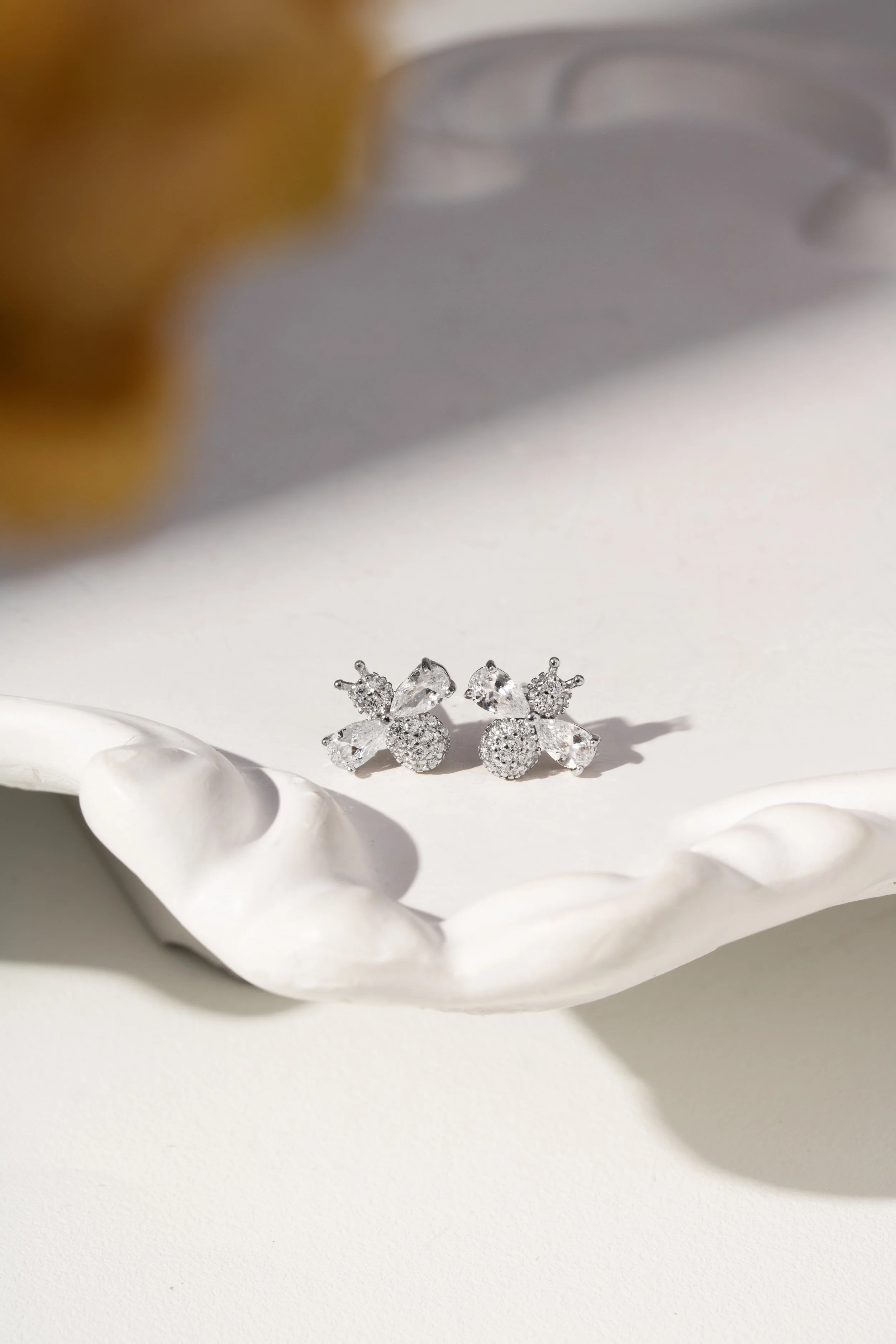 Brinco Flor com Zircônias em Prata 925