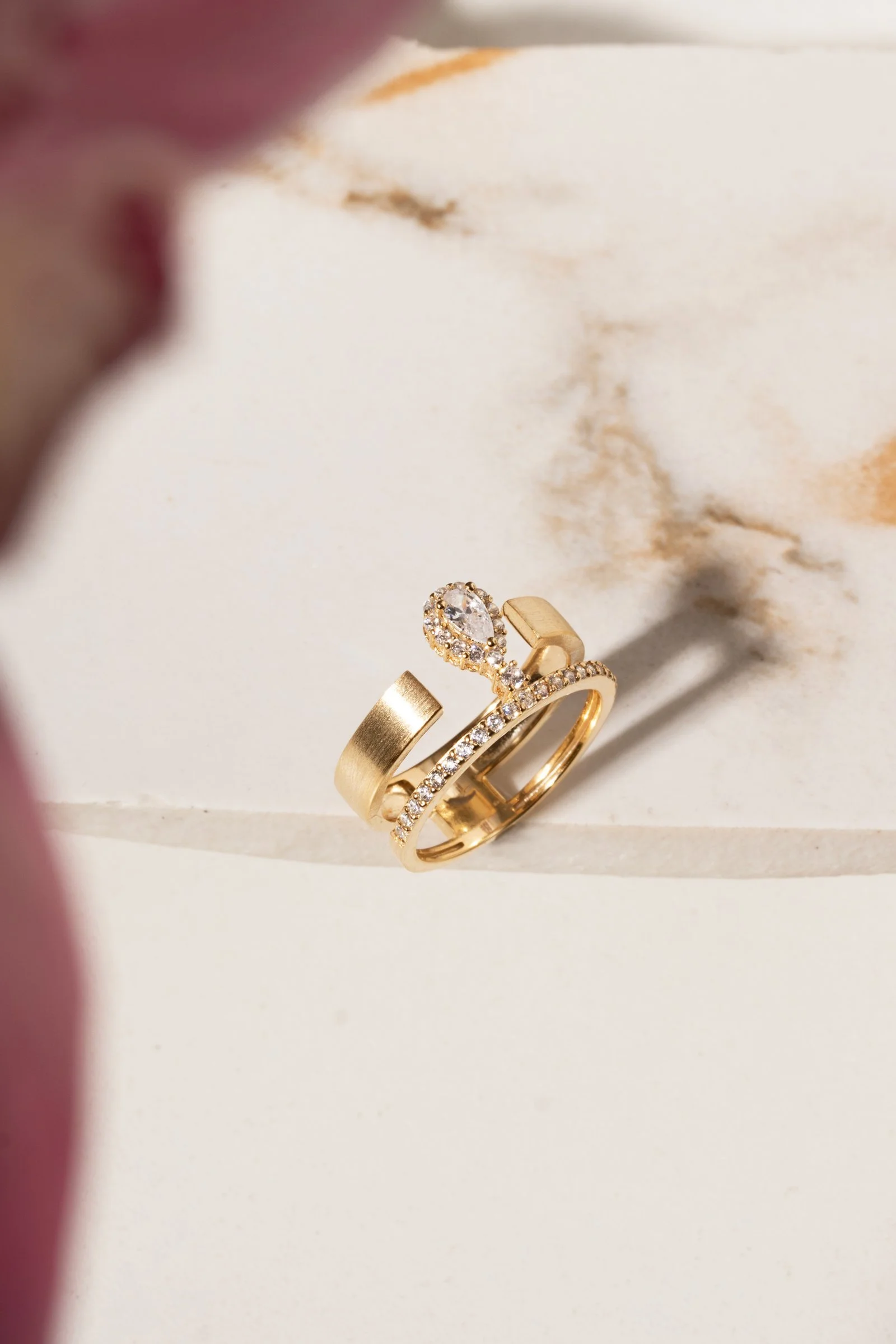 Anel Zircônia Branca Fosca com Gotinha – Banho de Ouro 18k