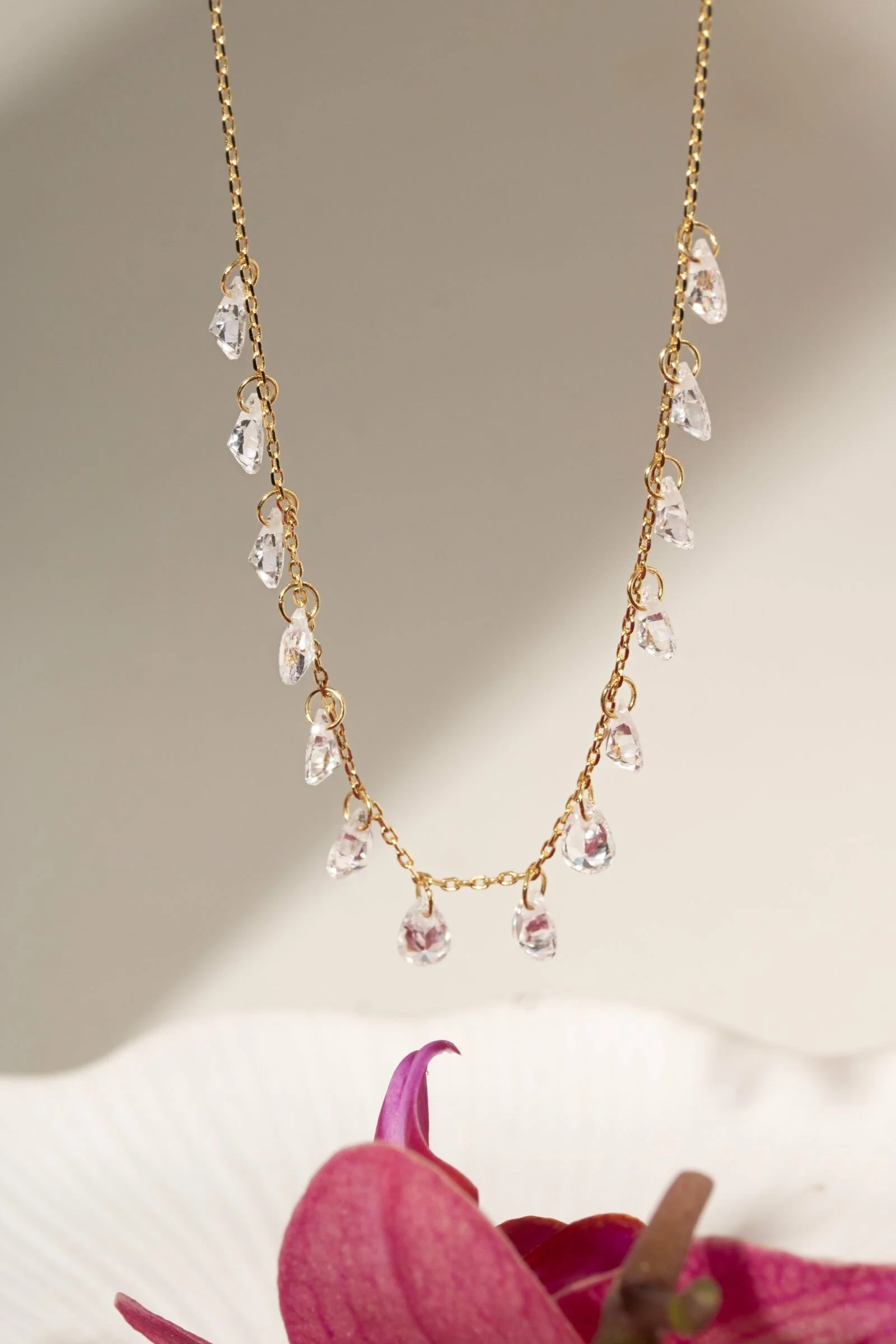 Colar Gotas com Zircônias Brancas 45cm Banhado a Ouro 18k