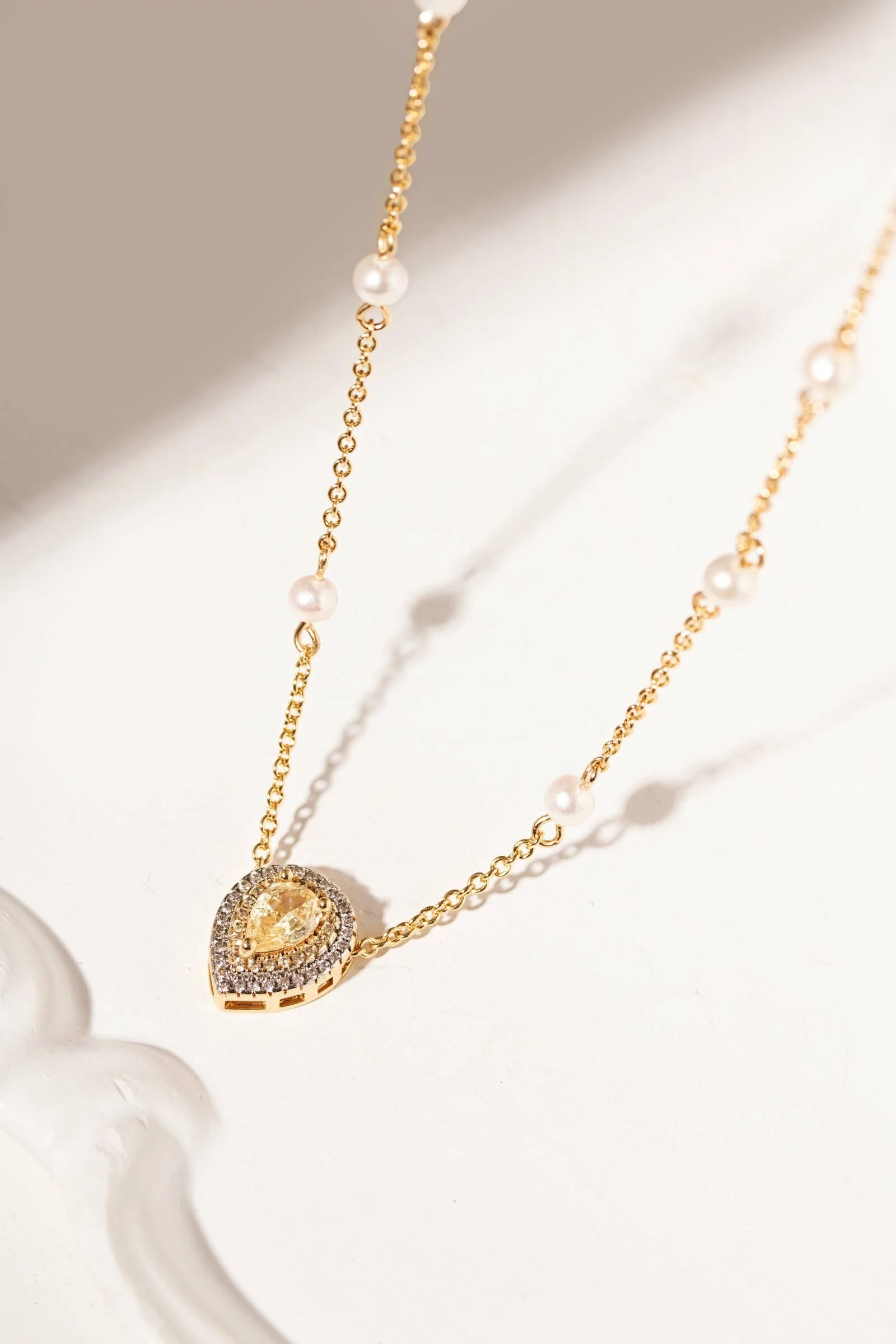 Colar Gota com Cristal Citrino, Pérolas de Água Doce e Zircônias Brancas 50cm - Banho de Ouro 18k_2.jpeg