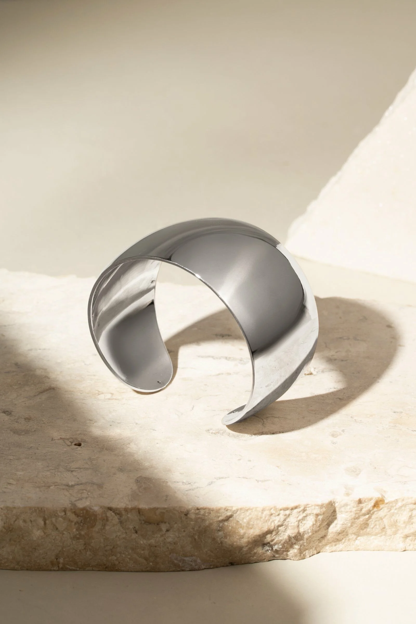 Bracelete Liso Aro Largo Banho de Ródio Branco