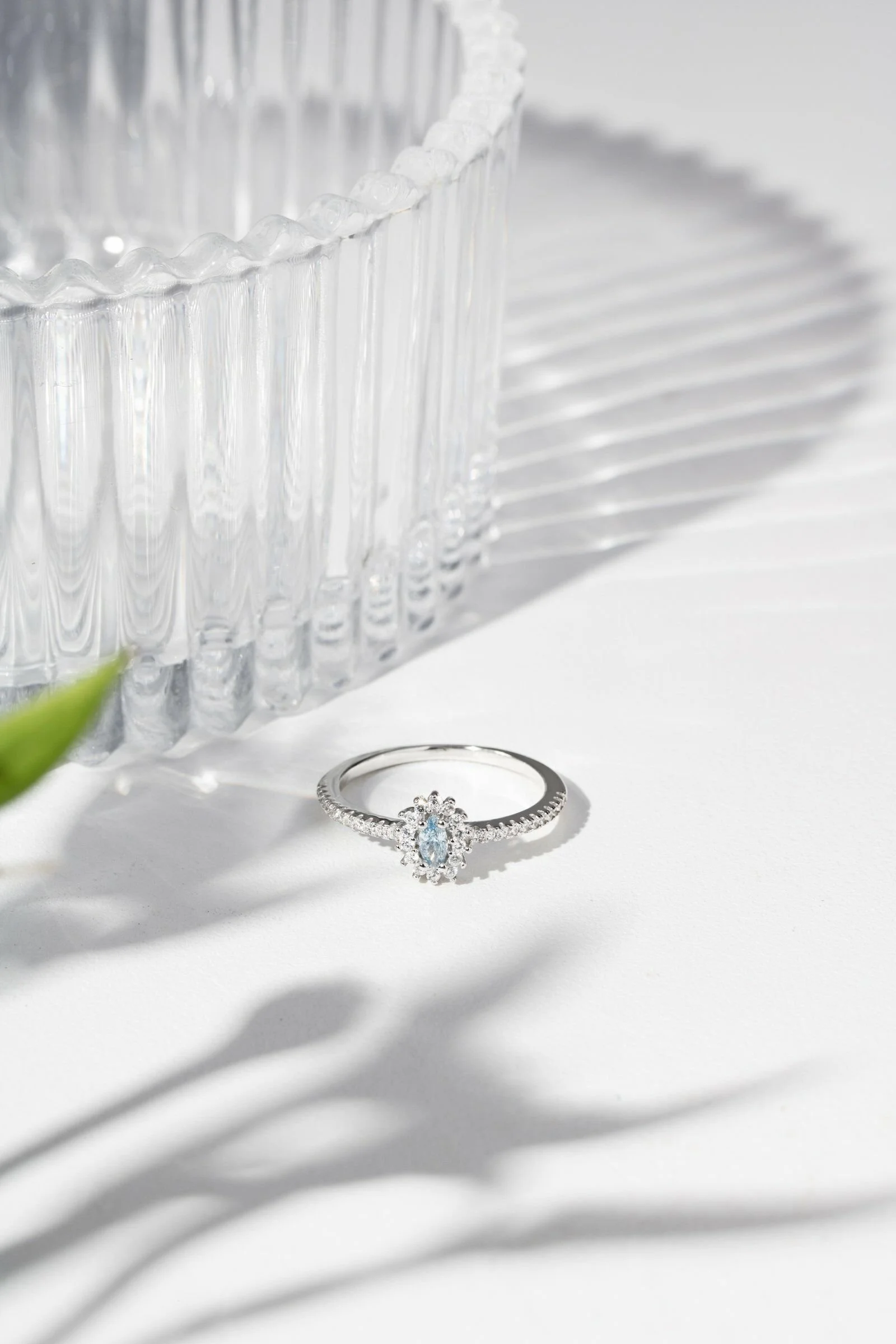 Anel Fancy London Blue Oval com Zircônias – Prata 925