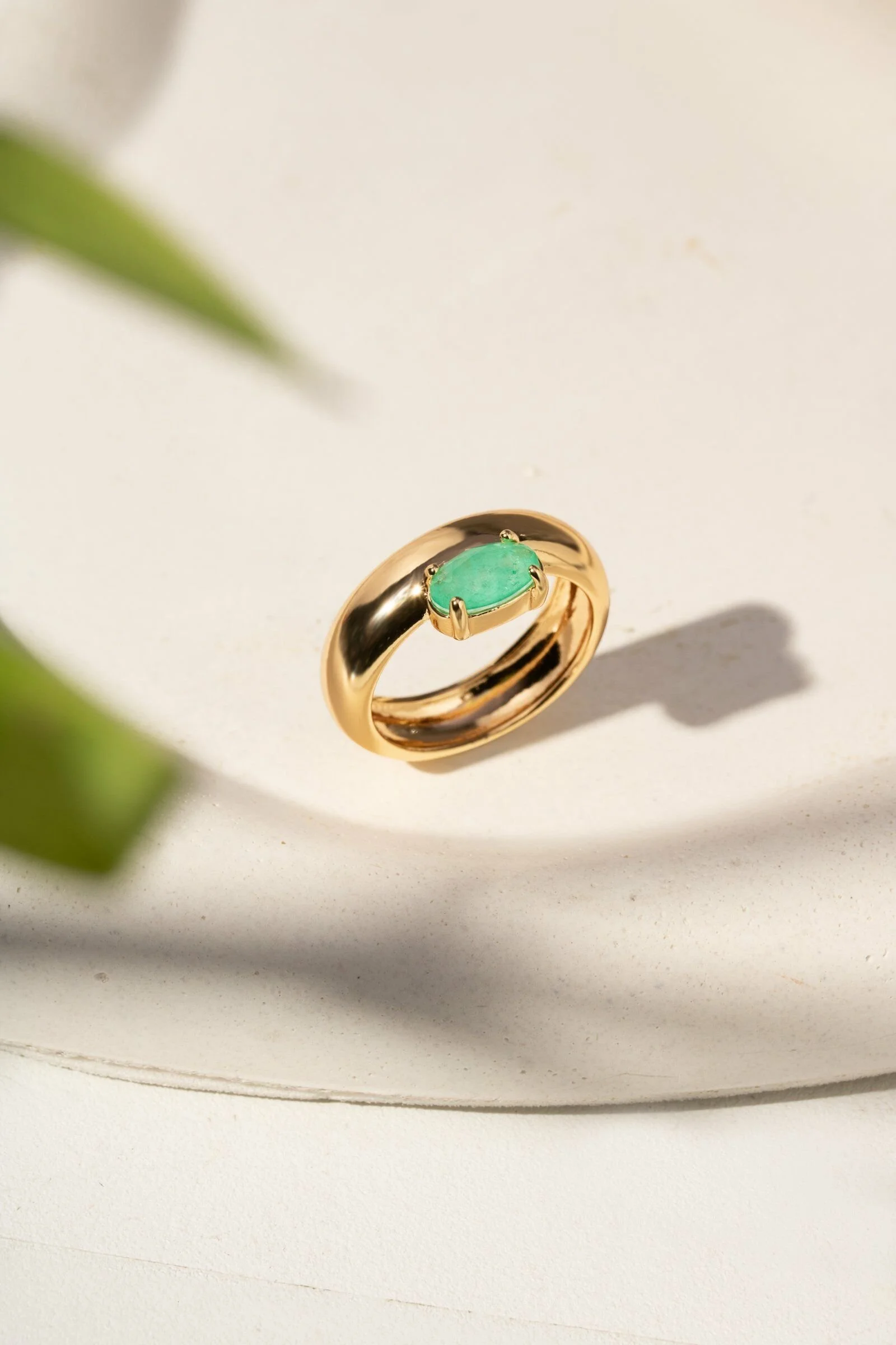 Anel Oval Fusion Esmeralda Colombiana Banhado a Ouro 18k