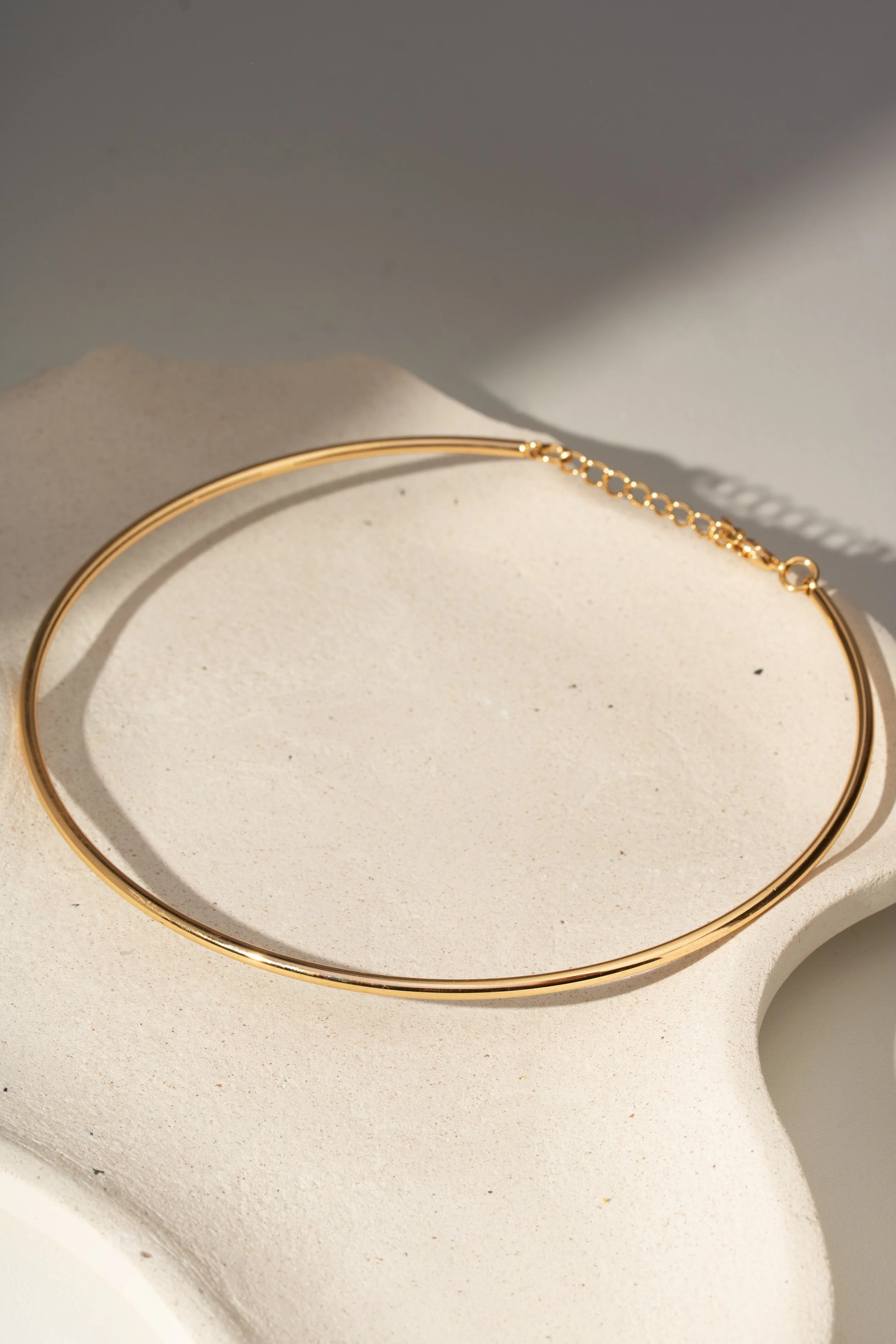 Choker Rígida Dourada Minimalista