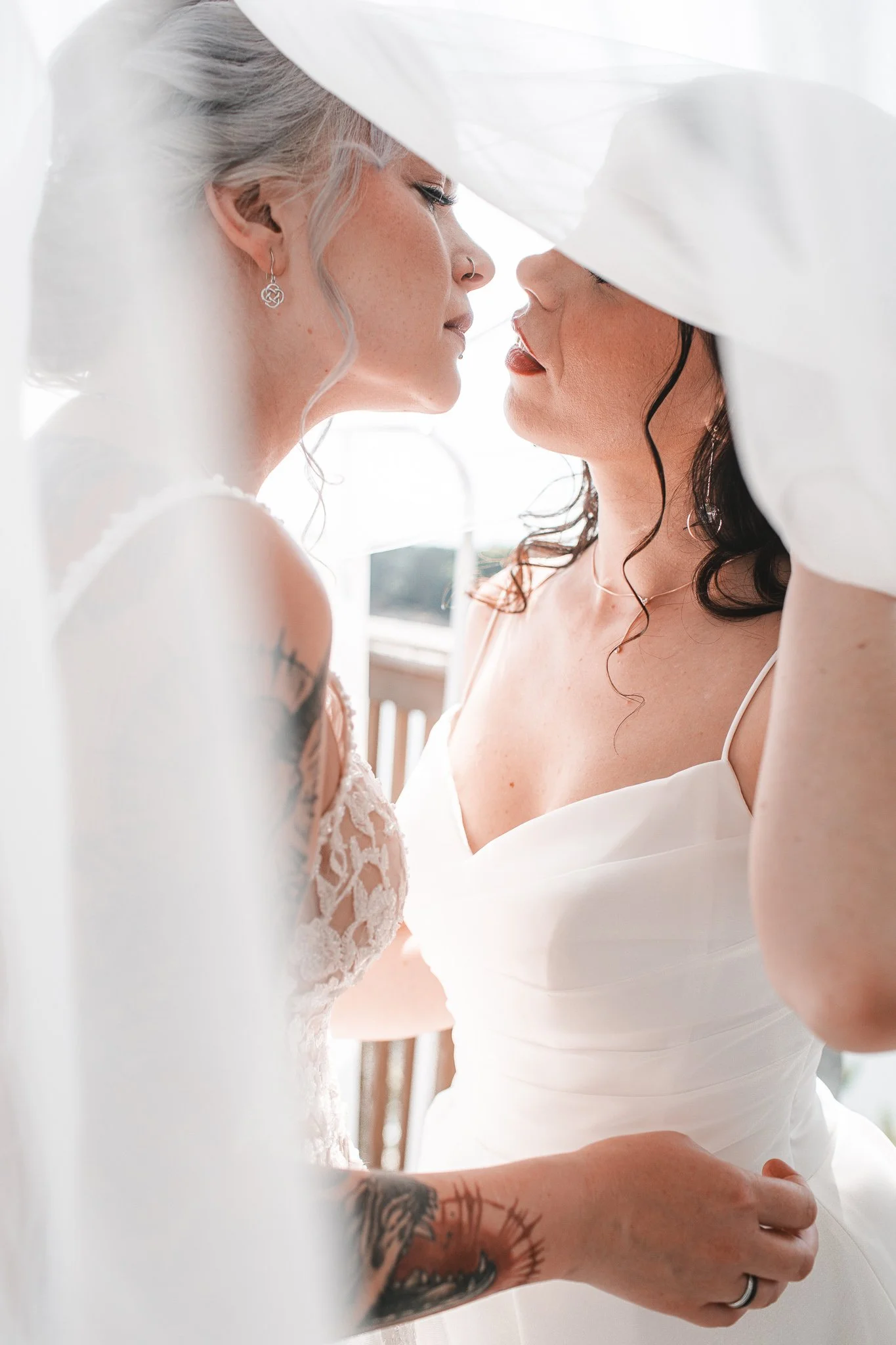 Cécile Conquer wedding photographer elopement Hochzeitsfotograf LGBTQ couple Paar Schleier-3.jpg