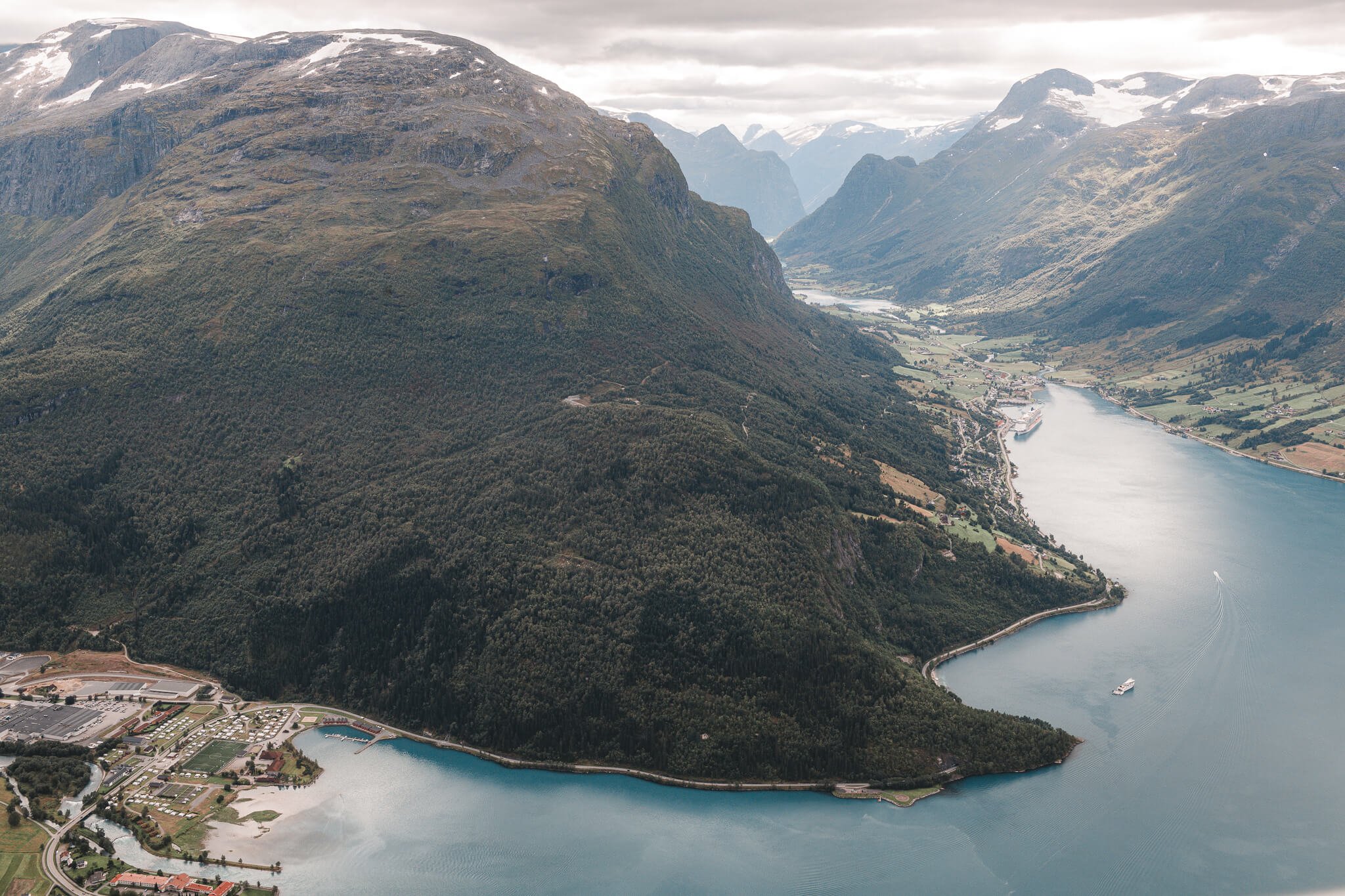 Cécile Conquer - elopement destination wedding travel fjords nordic Norwegen Hochzeit reisen Erlebnis adventure-21.jpg