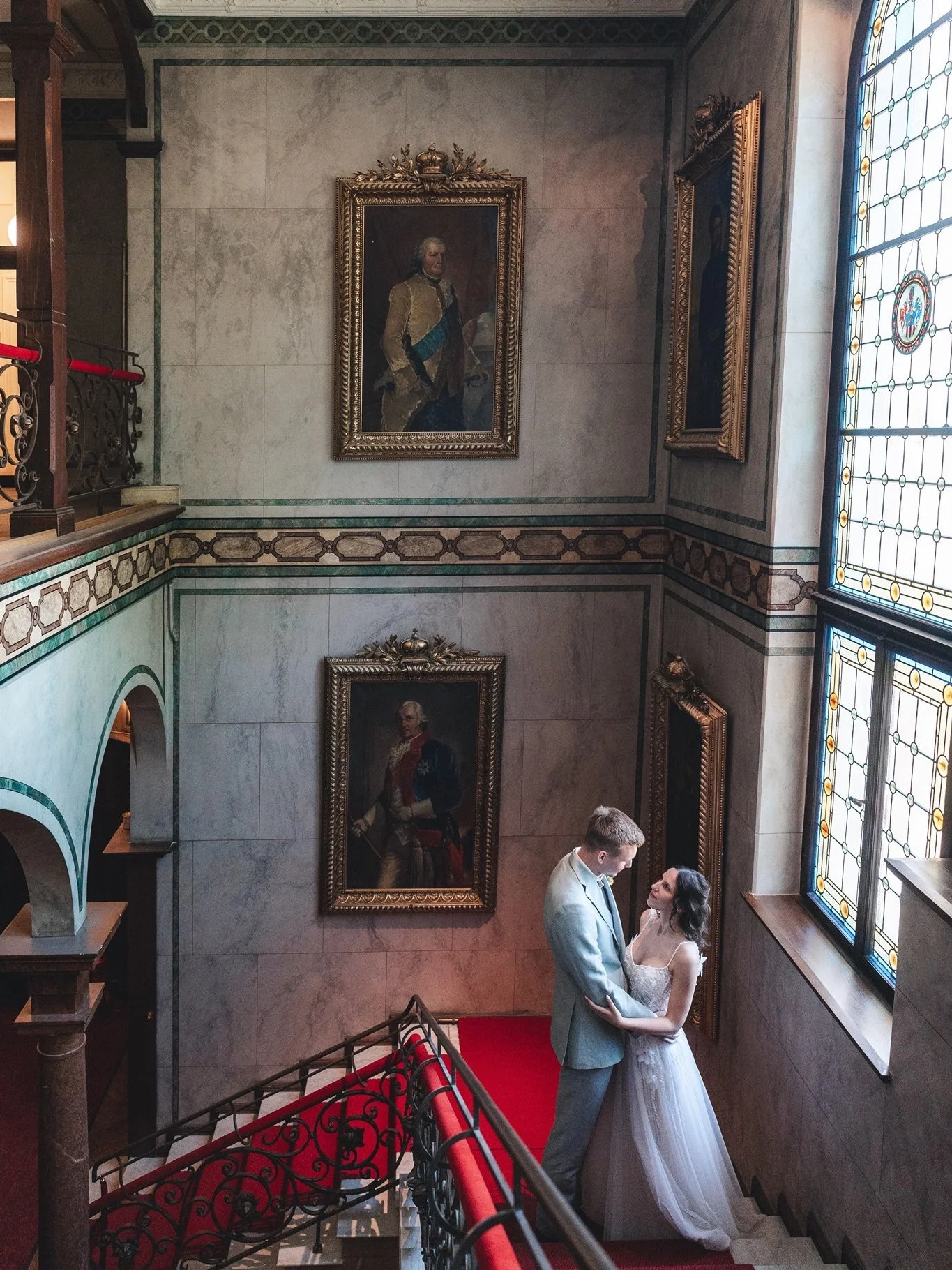 🇬🇧 Isabel & Thorben - Villa Seeliger
From the historic venue to the colorful flowers, the groom’s elegance, the bride’s radiant spirit, and the joy of their friends and family, Isabel and Thorben’s wedding had it all ❤️

If this is what their