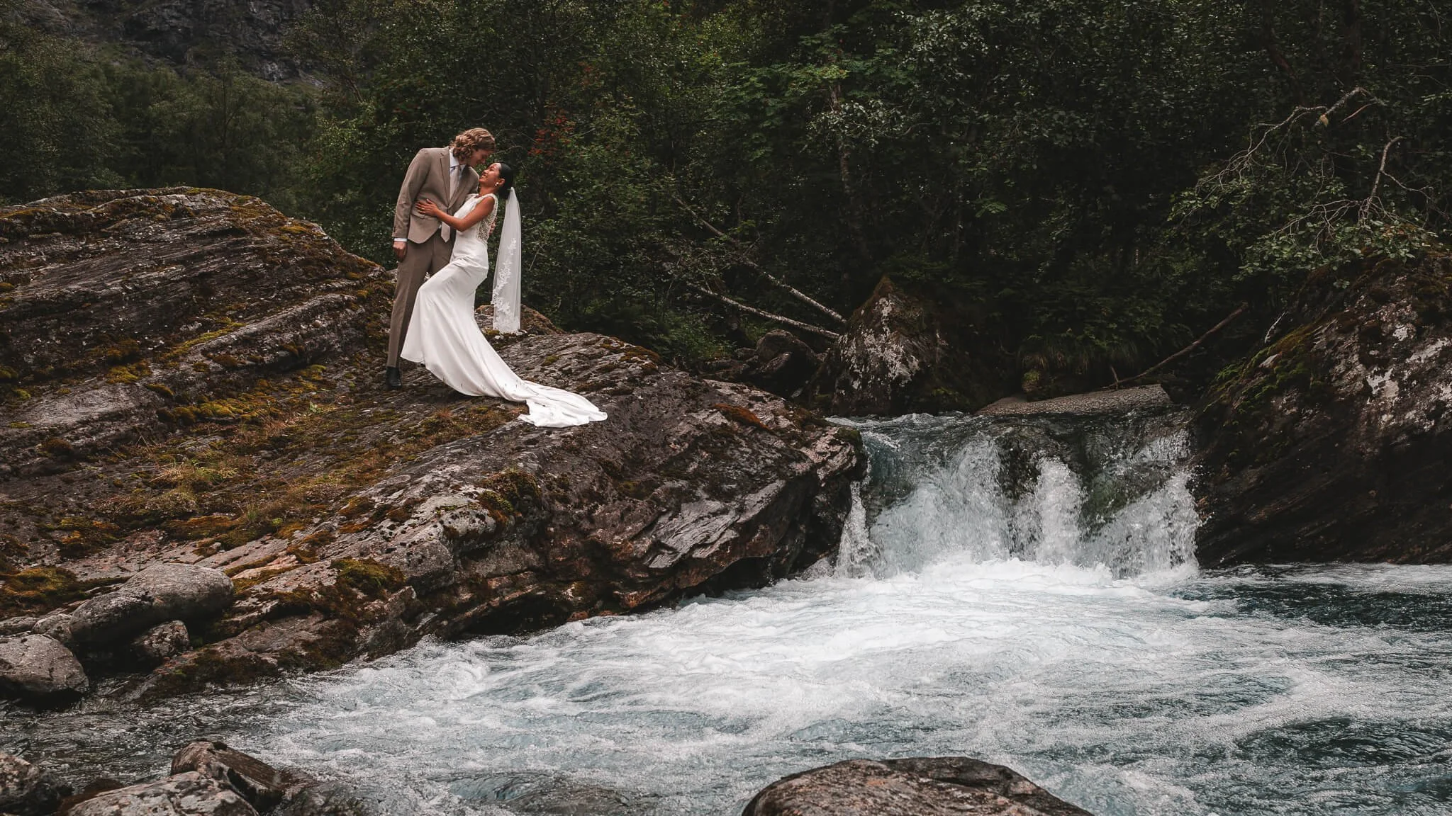 Conquer Wedding Photography Elopement Norway Alesund - 6.jpg