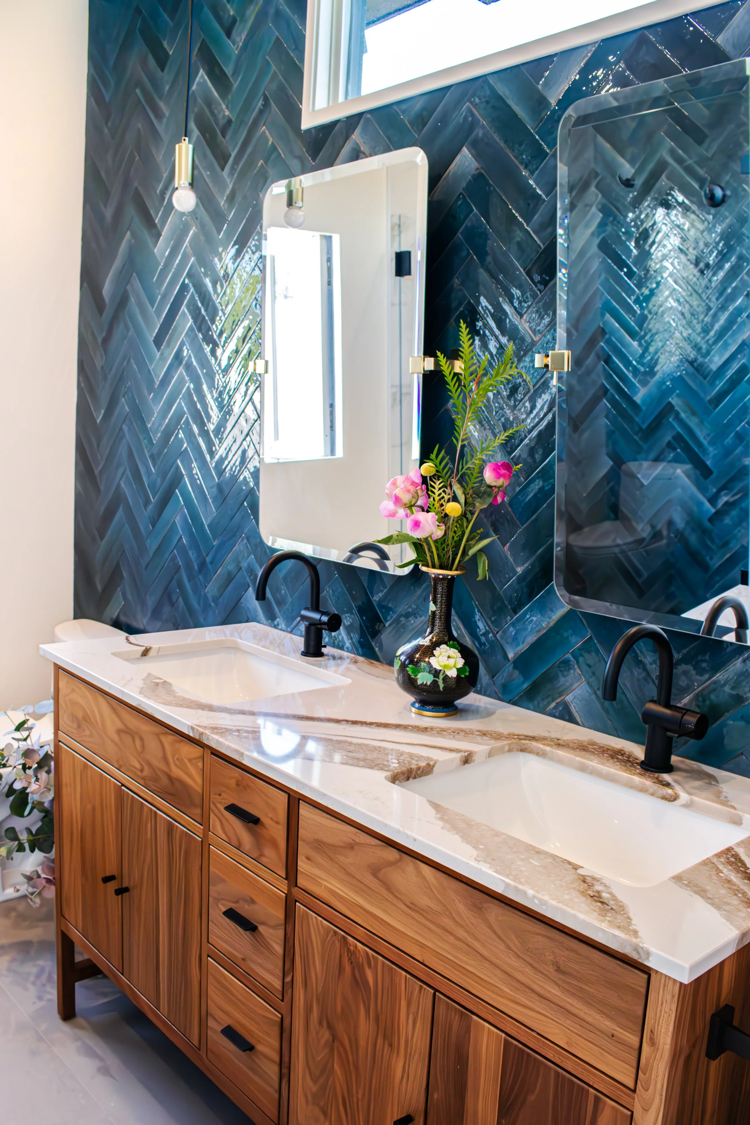 Architect: Coast Architecture
Construction: Blue Heron Builders