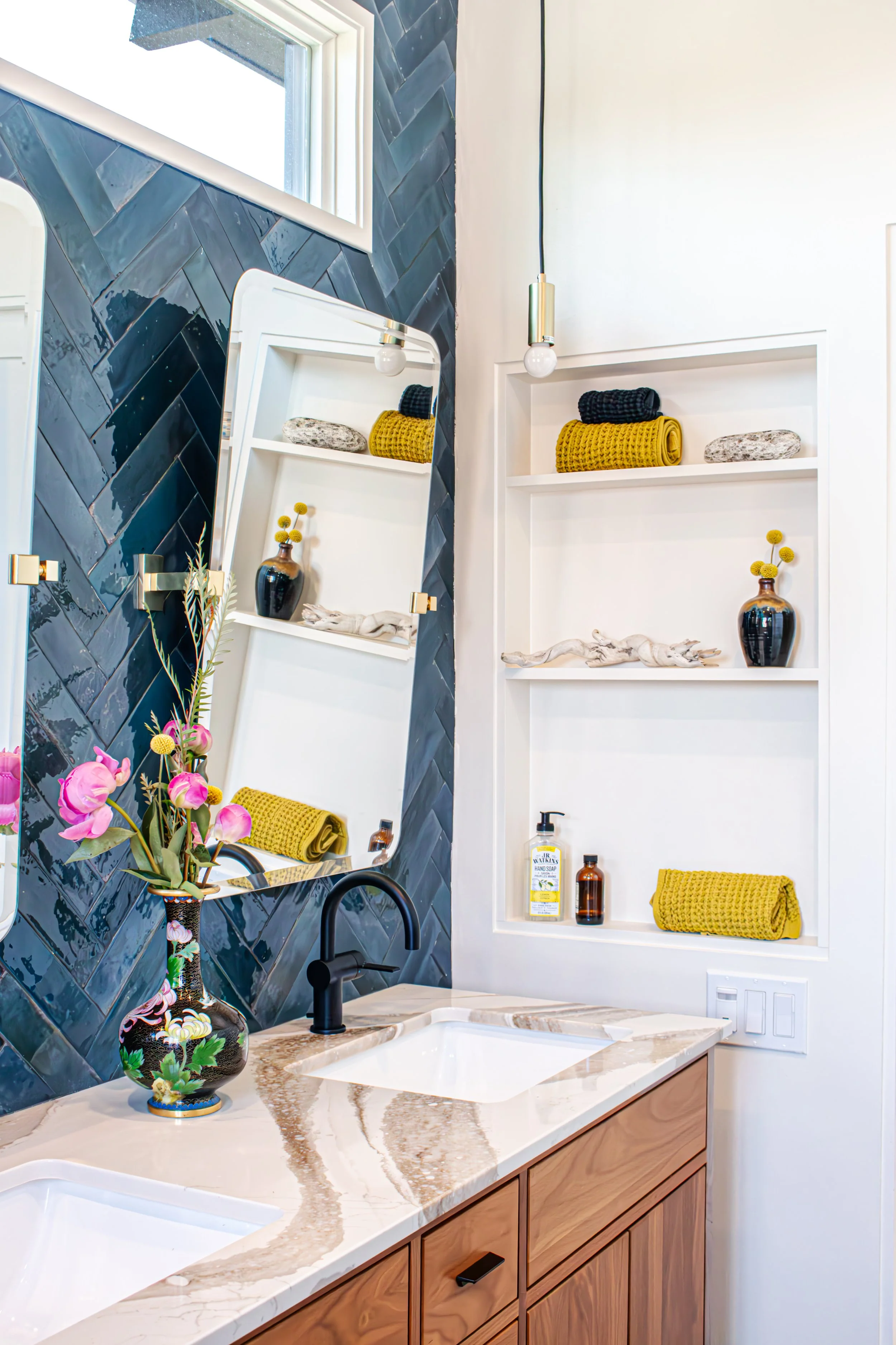 Architect: Coast Architecture
Construction: Blue Heron Builders
