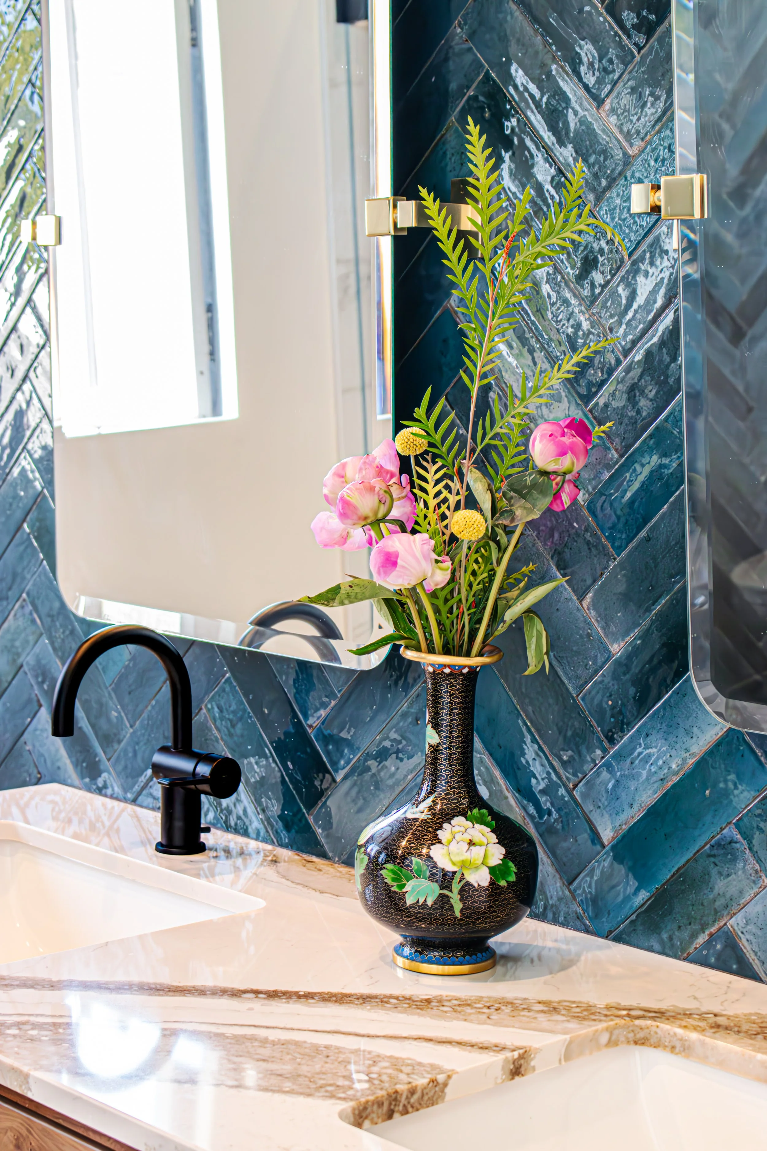 Architect: Coast Architecture
Construction: Blue Heron Builders
