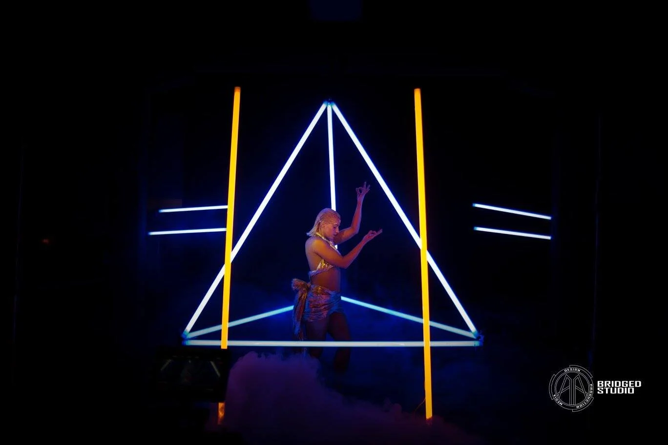 Suspended lighting pyramid using florescent tubes