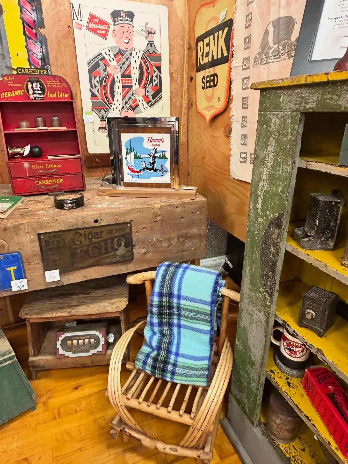 We have new-to-you merchandise arriving daily! Come check it out from 10-5 today! 🌈🪩⚡️