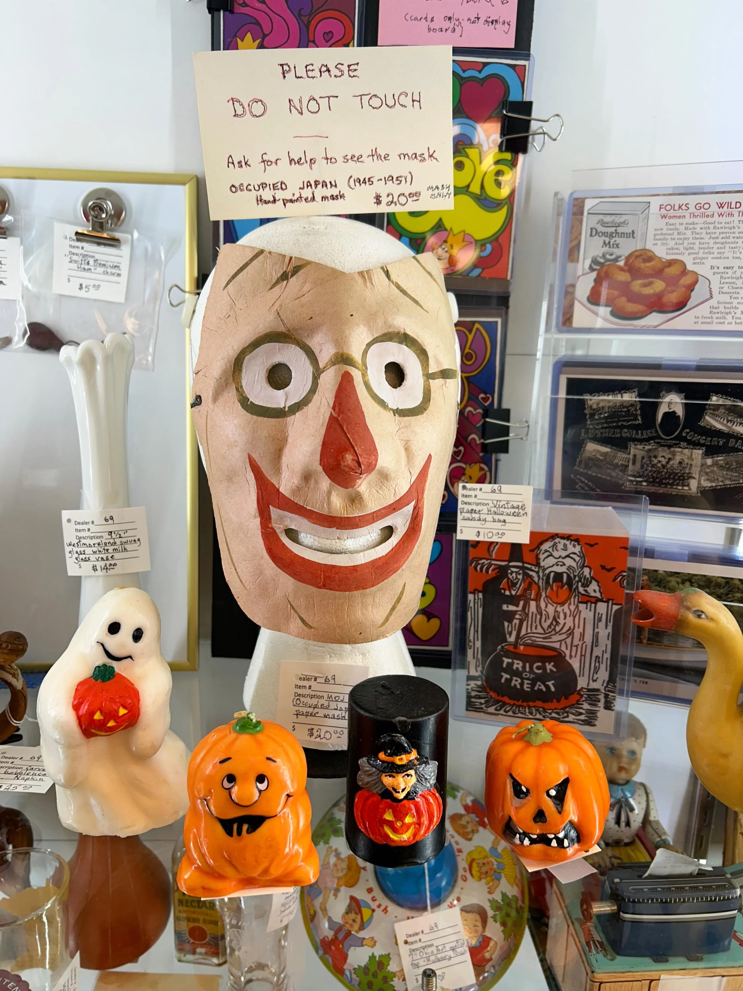 Any vintage Halloween collectors out there? We&rsquo;re here for you from 10-5 today! 🌈🪩⚡️🎃
