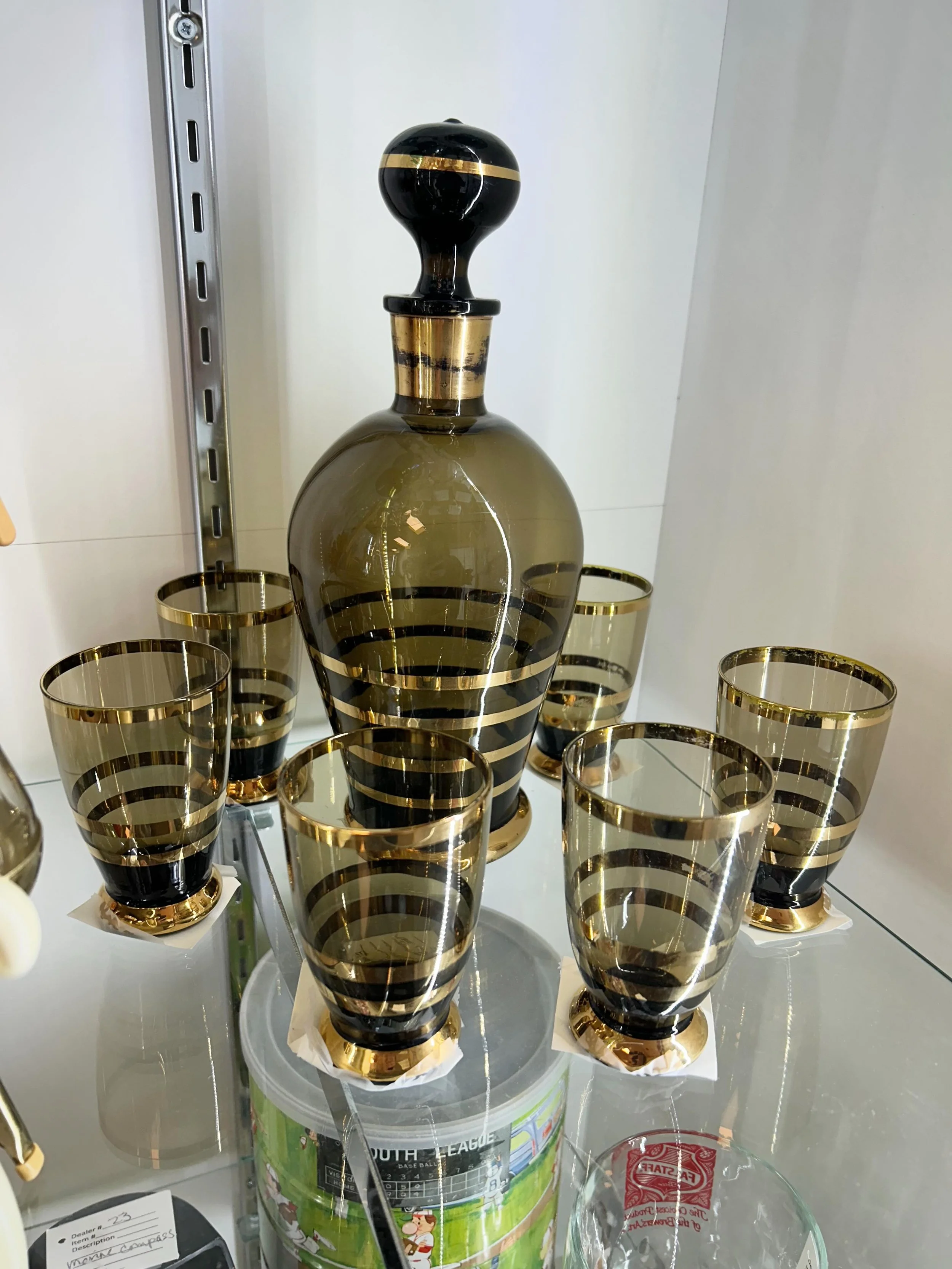 Wouldn&rsquo;t this vintage glassware set be fabulous for a Halloween soir&eacute;e? 👻 We&rsquo;re here for you from 10-5 today! 🌈🪩⚡️