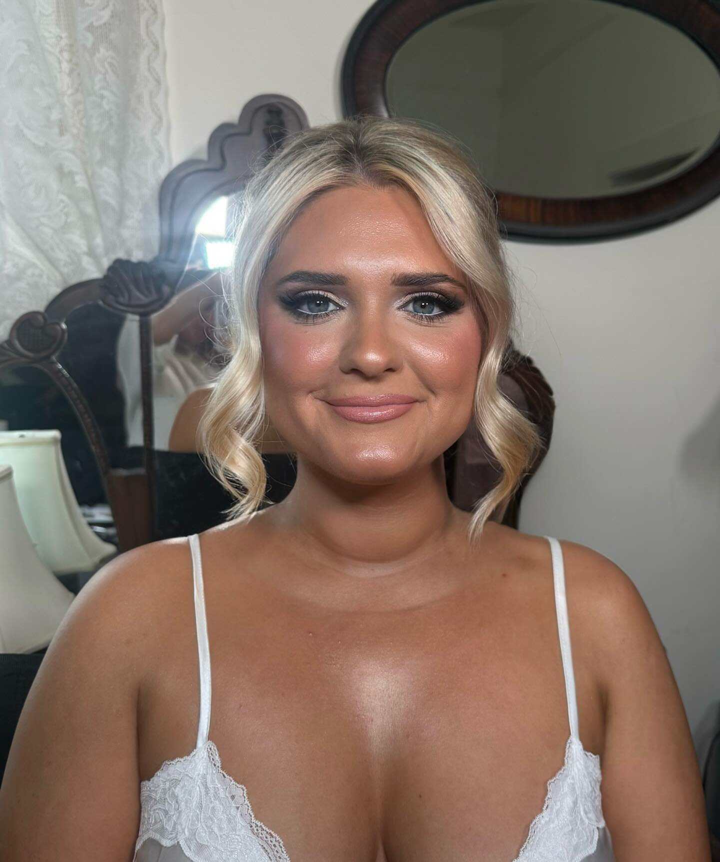 Wow. No words!!!!!!! Beautiful wifey she is ✨✨✨✨✨ I felt so honored to glam @analise__schneller for her big day!!!! 

Makeup - @makeupbymadisonc_ 
Hair - @hairmakeupbyhaley

#BrideGoals #BridalMakeup #WeddingGlam #SoftGlamBride #MakeupArtist BrideGoa