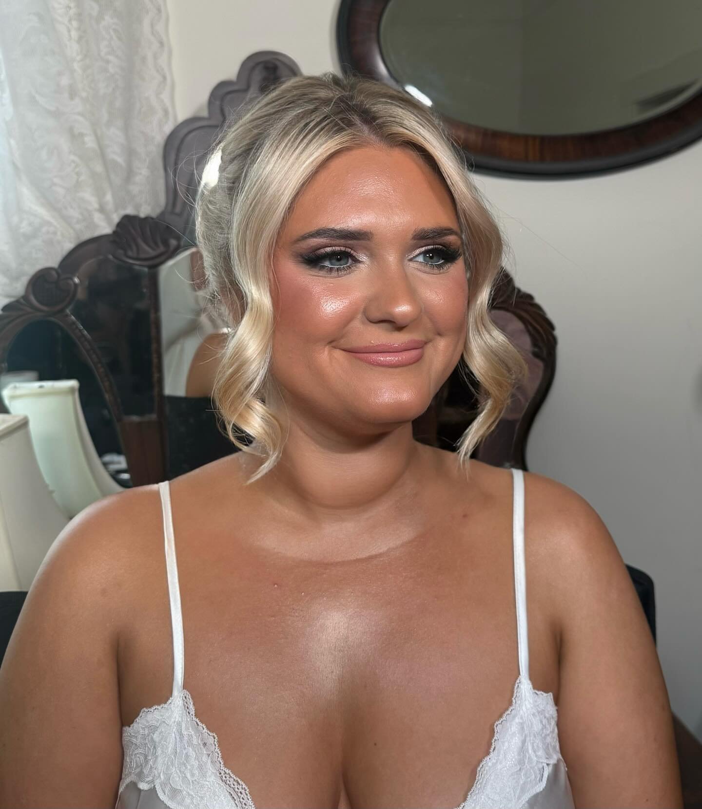 The soft &amp; romantic bridal look made this EVERYTHING &amp;  more!!!!!! 🤩🤩🤩

Makeup - @makeupbymadisonc_ 
Hair - @hairmakeupbyhaley

#BrideGoals #BridalMakeup #WeddingGlam #SoftGlamBride #MakeupArtist BrideGoals GlamSquad WeddingMakeupArtist Br