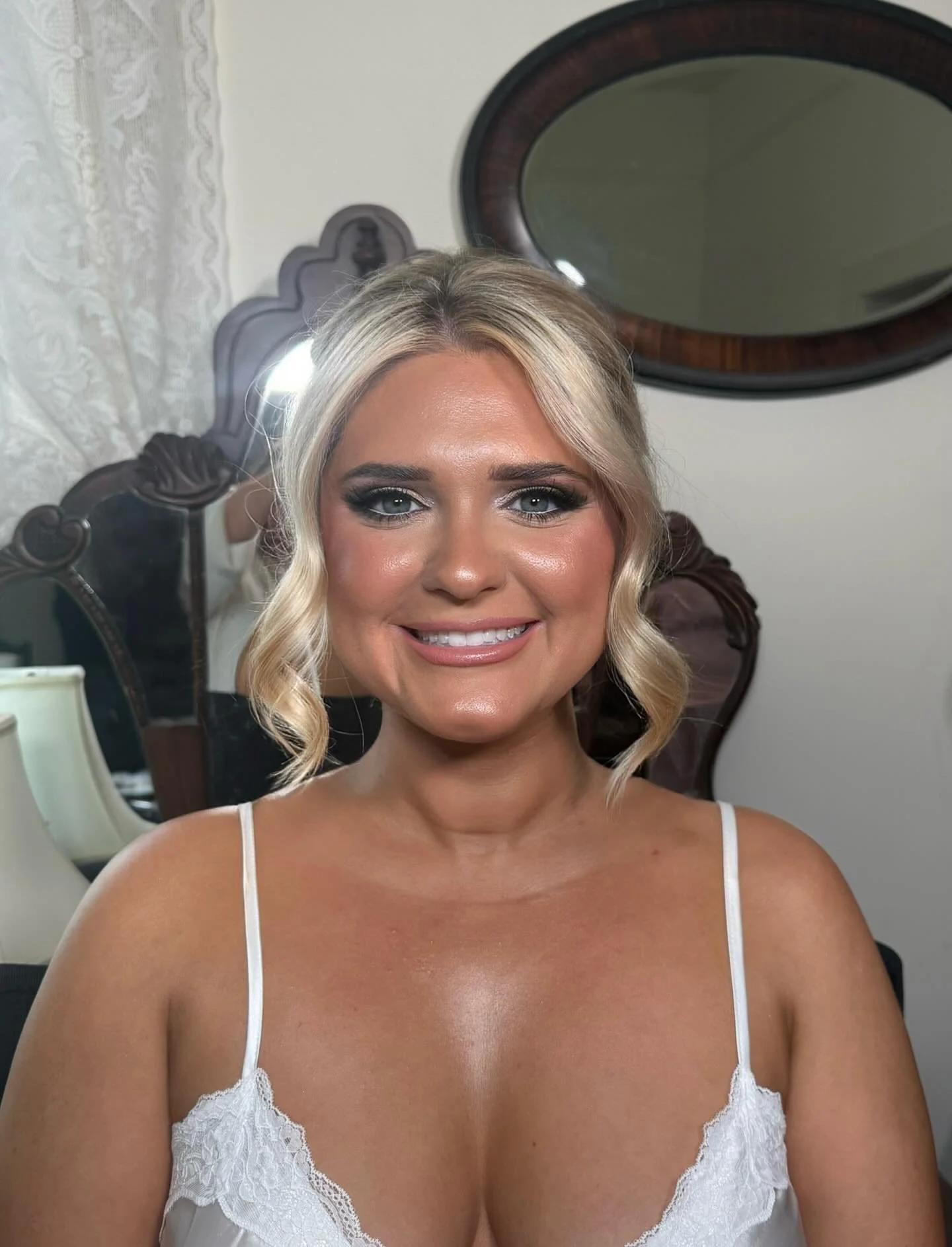 It was giving BRIDALLLLL😍🤩✨

A STUNNER FROM START TO END 🫰🏻🫰🏻🫰🏻 

Makeup - @makeupbymadisonc_ 
Hair - @hairmakeupbyhaley

#BrideGoals #BridalMakeup #WeddingGlam #SoftGlamBride #MakeupArtist BrideGoals GlamSquad WeddingMakeupArtist BridalGlow 