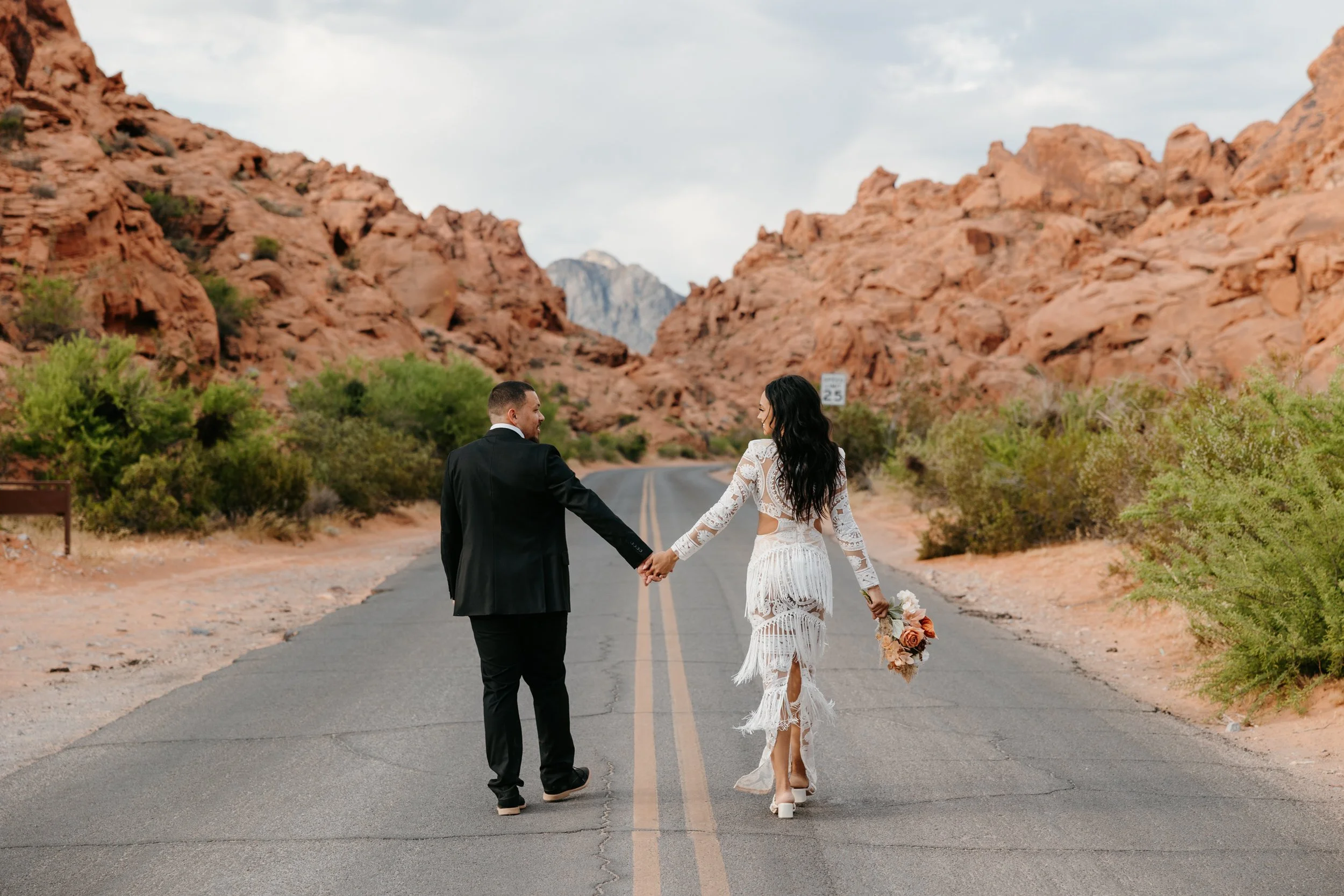 ALEX + BRE’S VALLEY OF FIRE ELOPEMENT