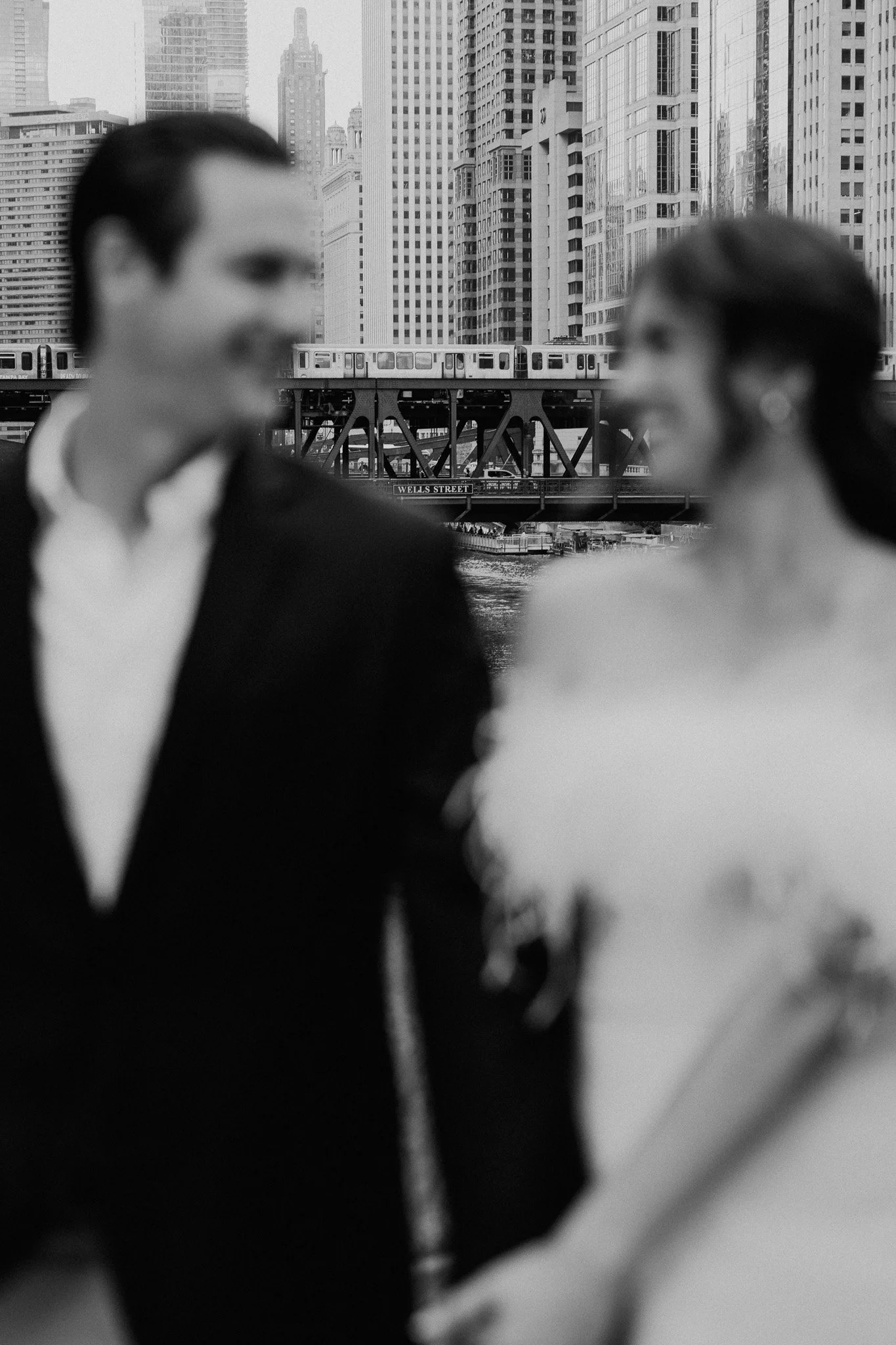 
downtown chicago riverwalk engagement photos
