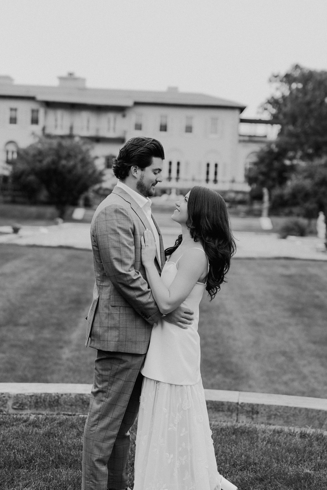 Cuneo Mansion engagement photos
