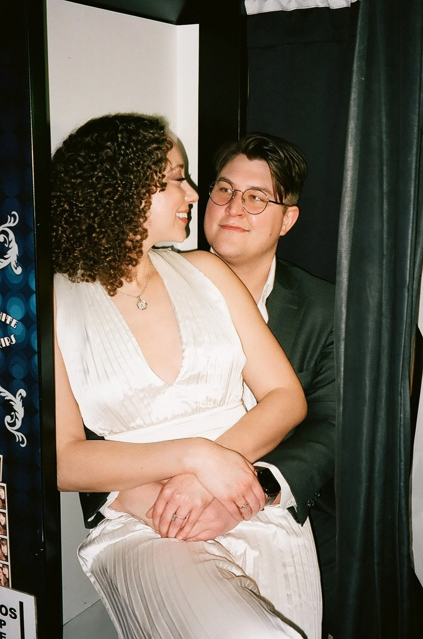 chicago dive bar photos of couple on film