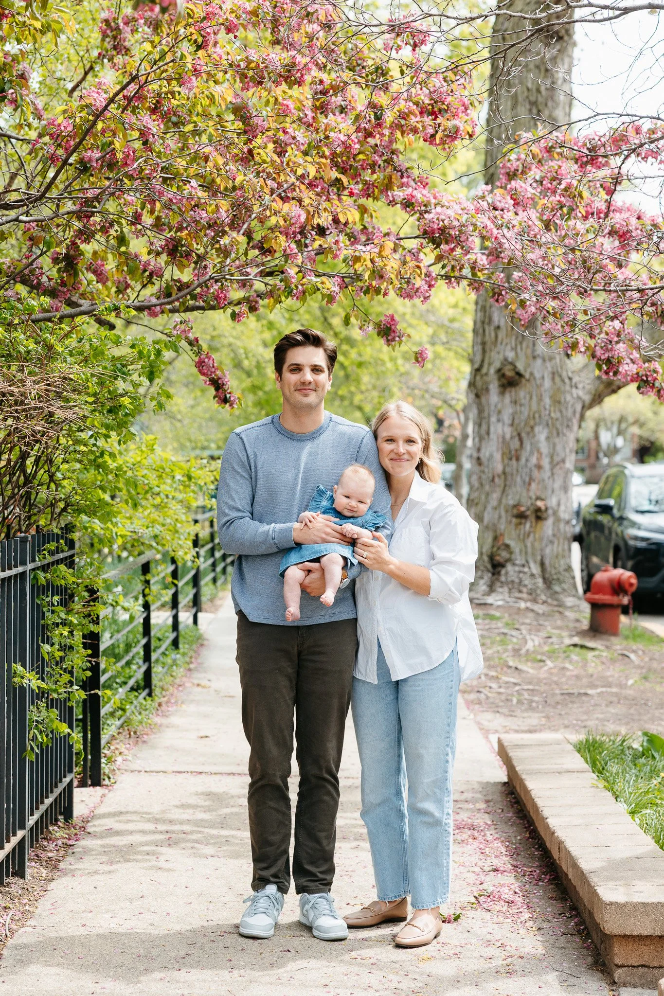 candid film style chicago family photos in neighborhood