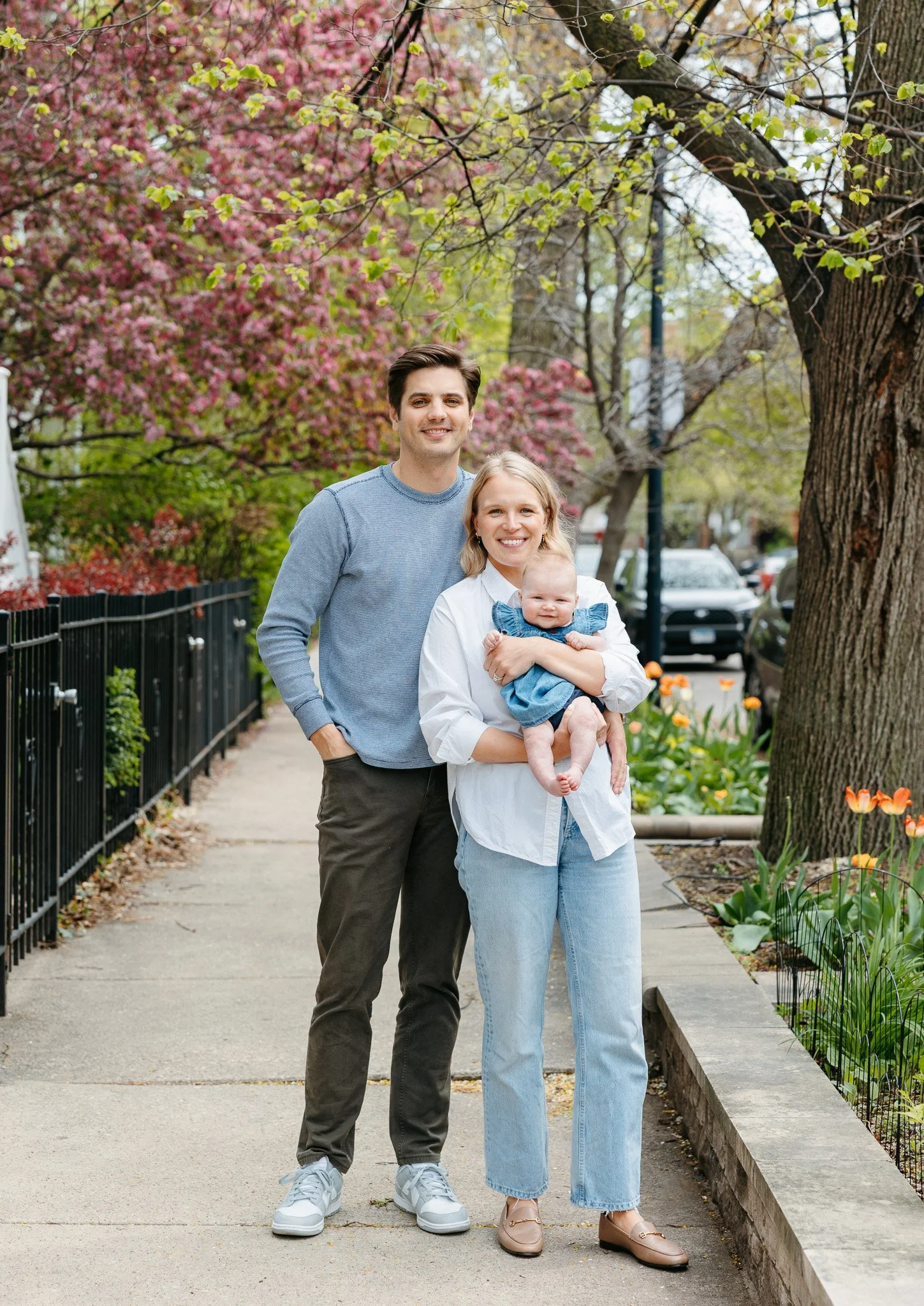 candid film style chicago family photos in neighborhood