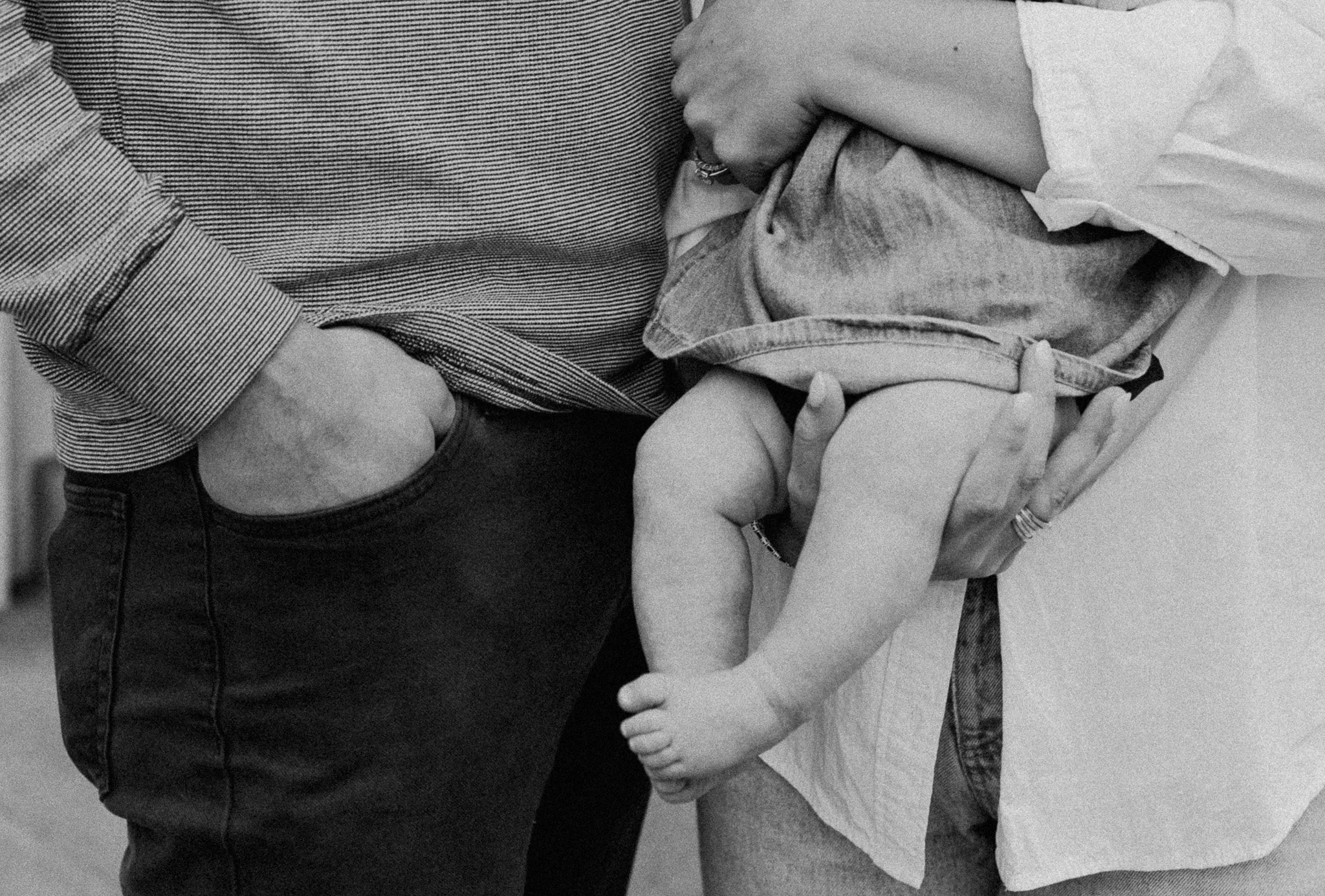 candid film style chicago family photos in neighborhood