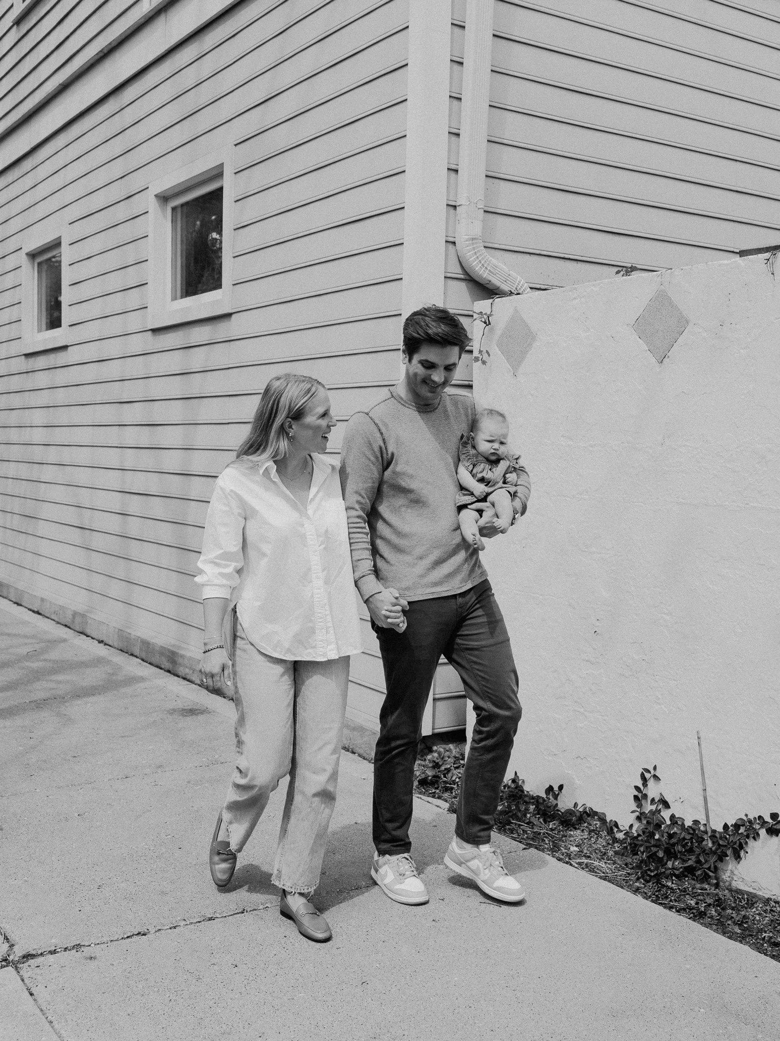 candid film style chicago family photos in neighborhood