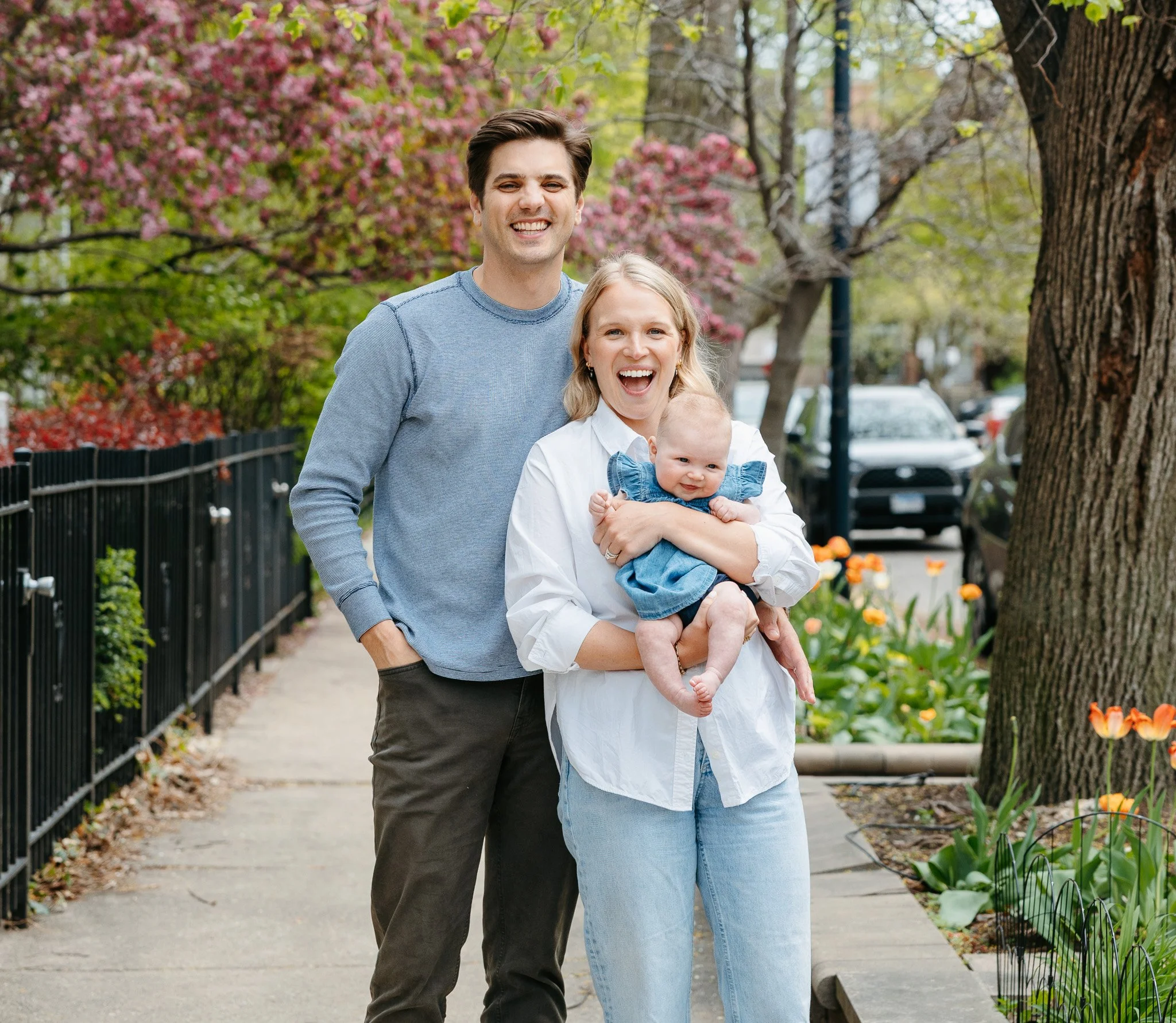 candid film style chicago family photos in neighborhood