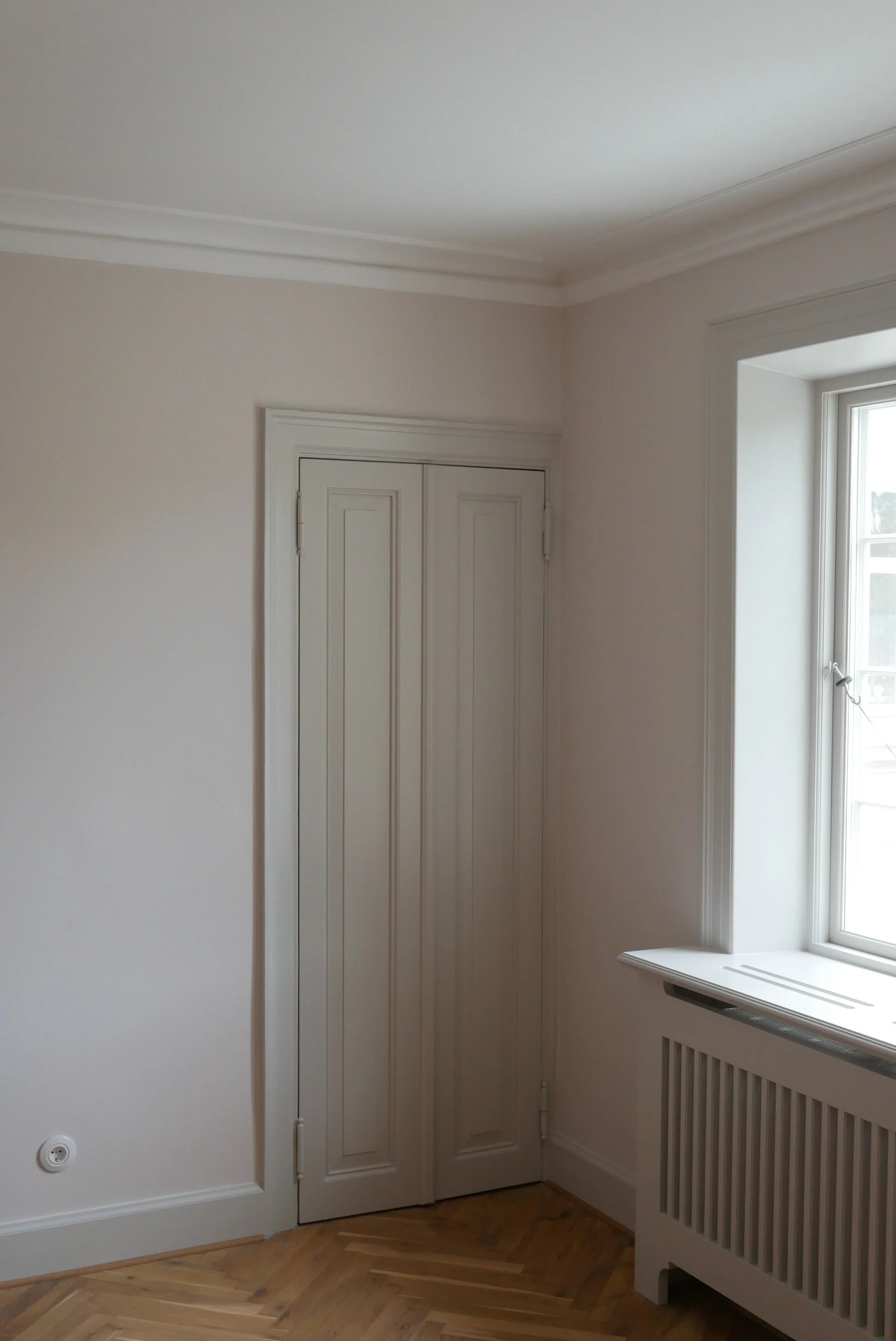 Bespoke double door painted in a custom Yvonne Koné wall color for Bleō. The design integrates architectural elements with a curated color palette for a seamless interior.