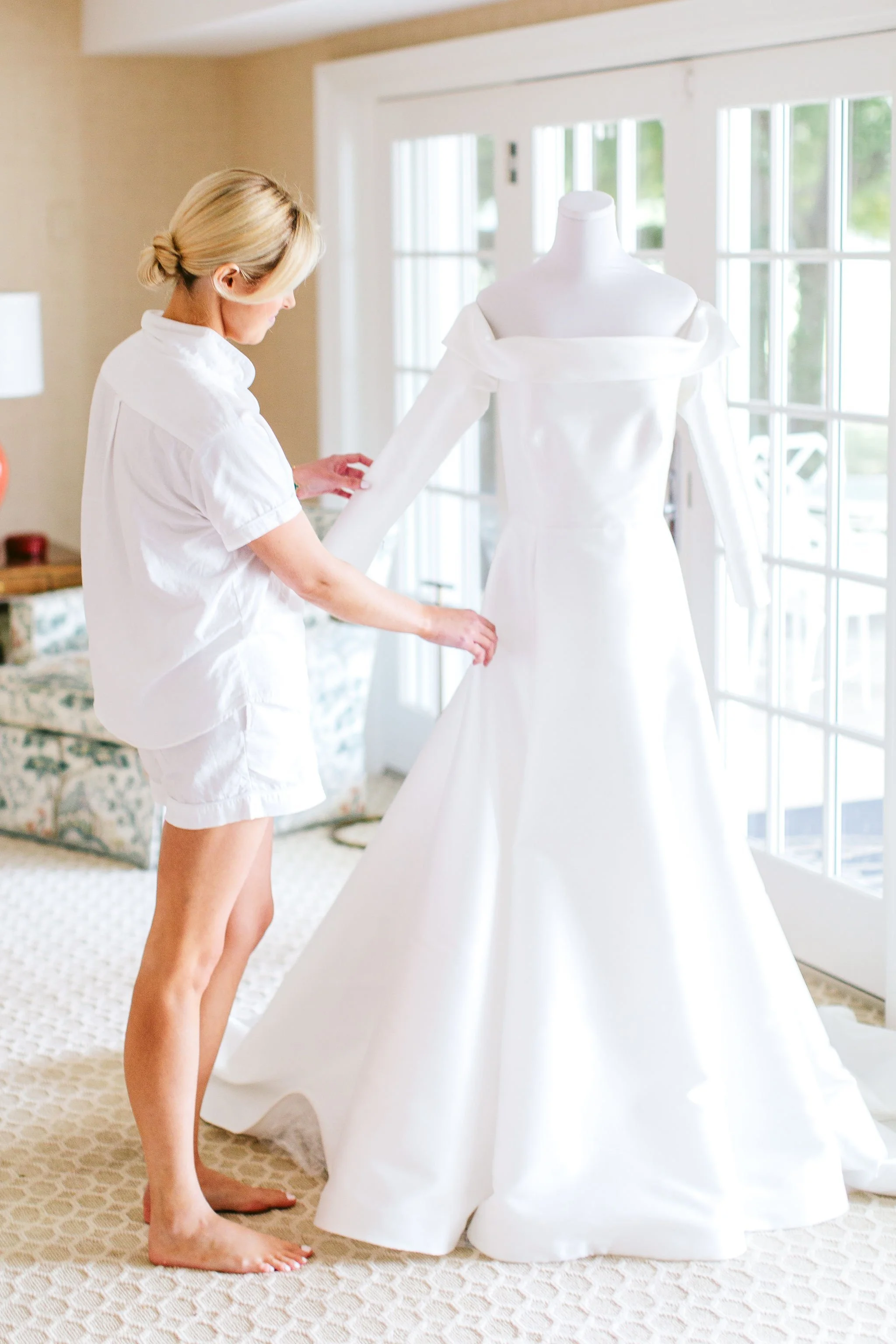 bride getting ready for wilmette wedding