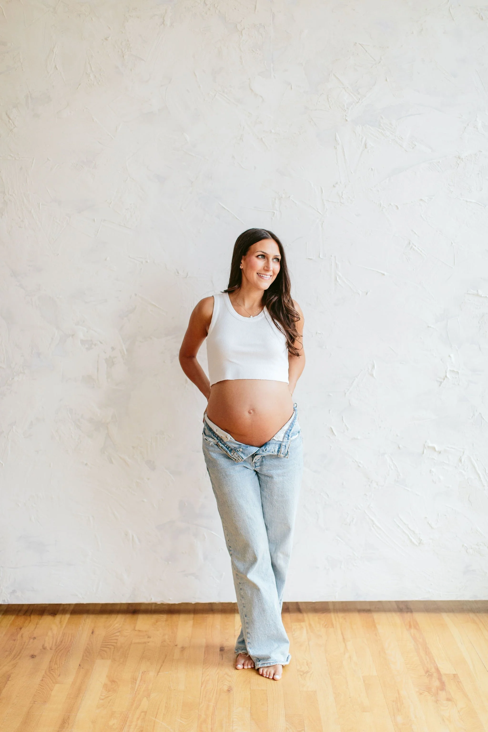 Maternity session with white textured background