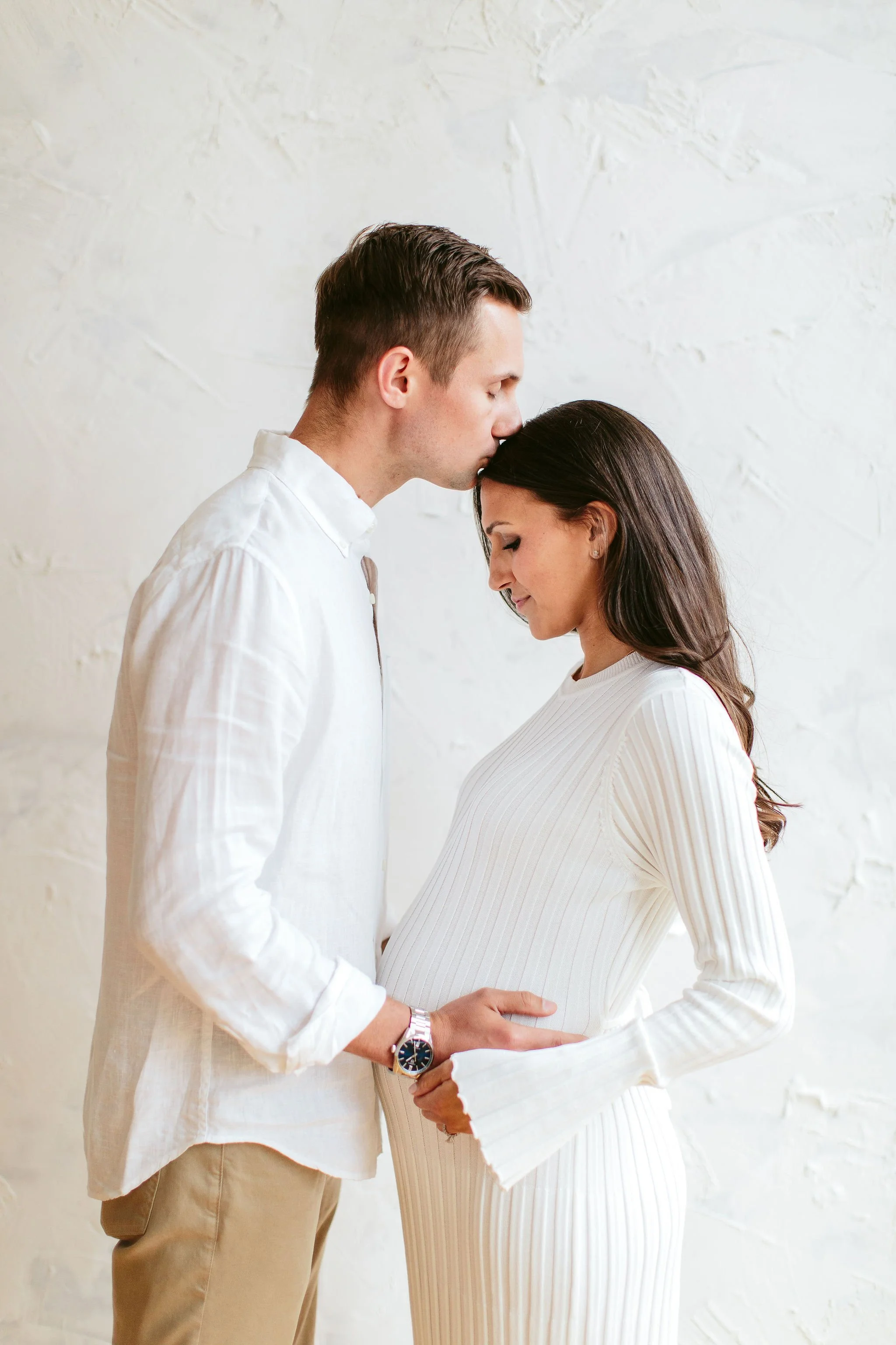 Timeless maternity session in Chicago