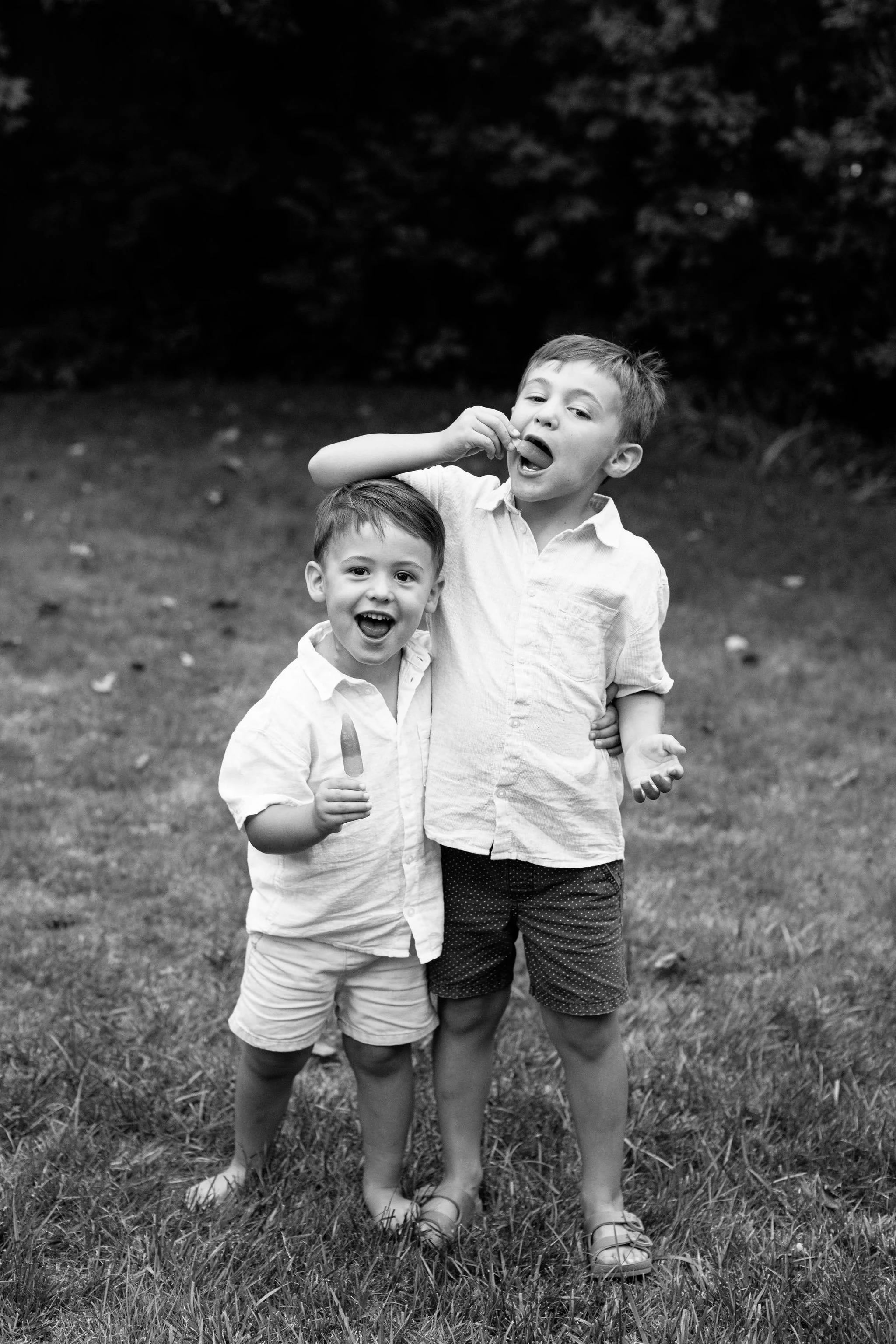 candid family photos during at-home chicago family session