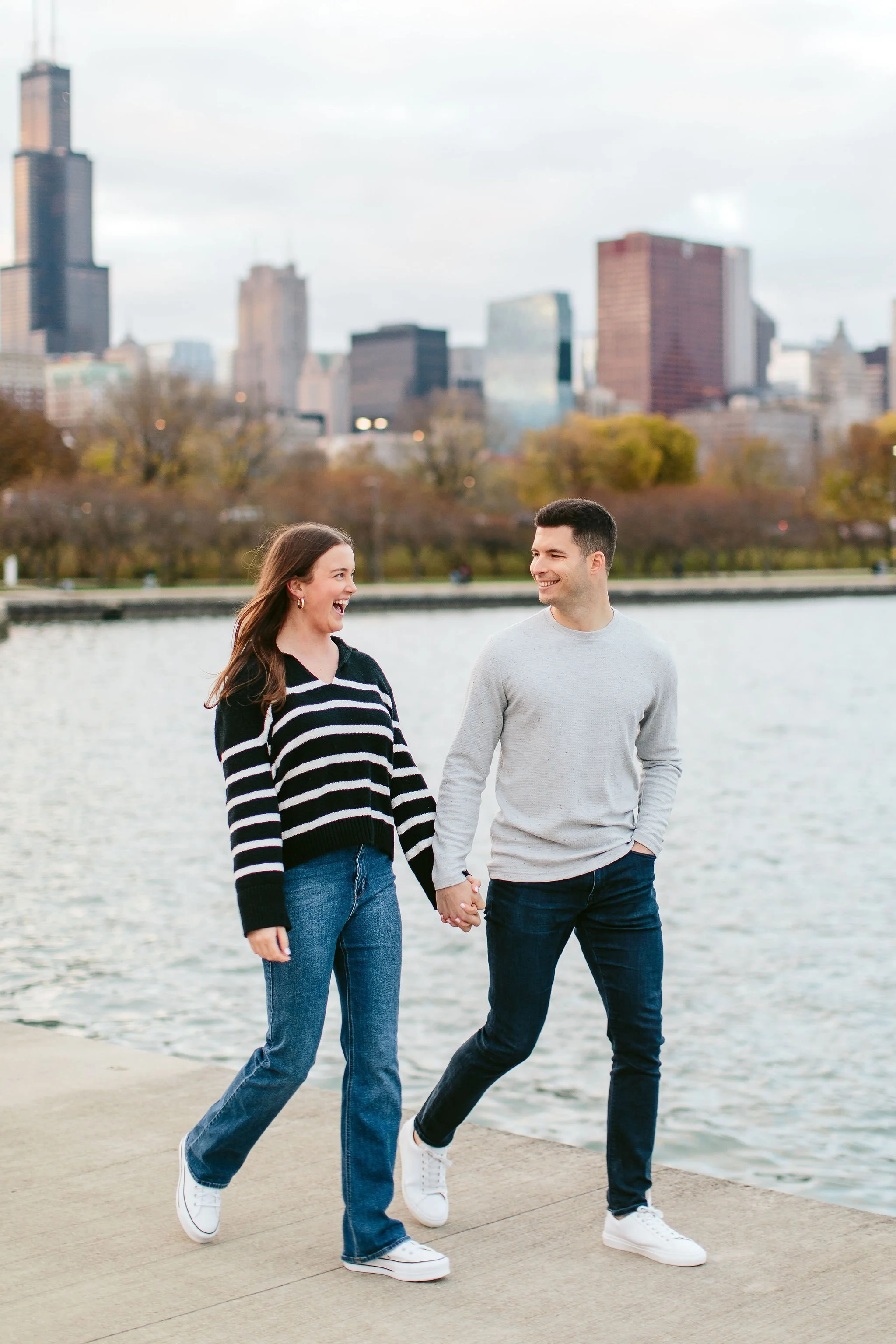 chicago engagement photos at museum campus