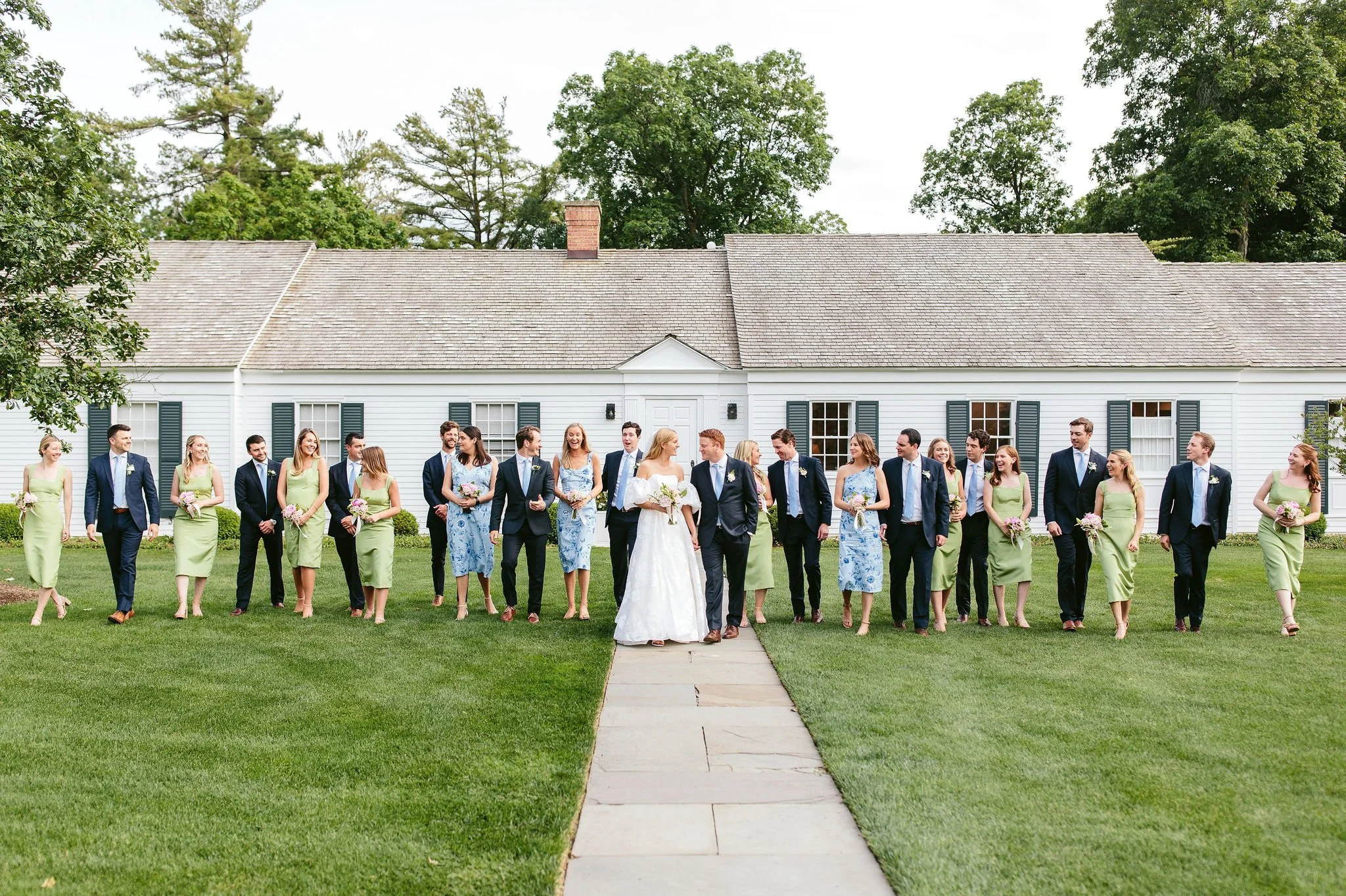 Large wedding party photo portrait at Shoreacres in Lake Bluff, IL
