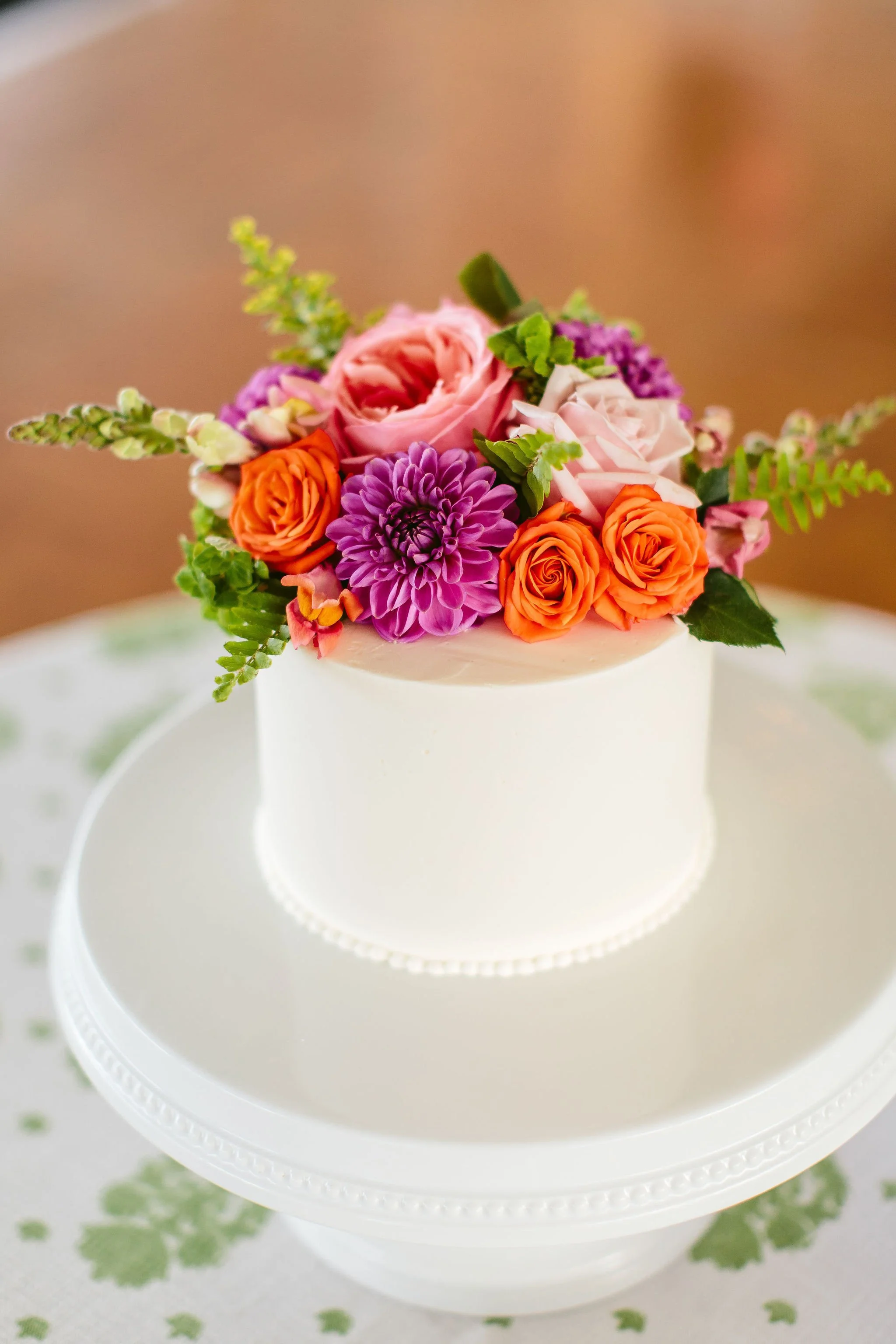 Details of the wedding cake at Shoreacres in Lake Bluff, IL