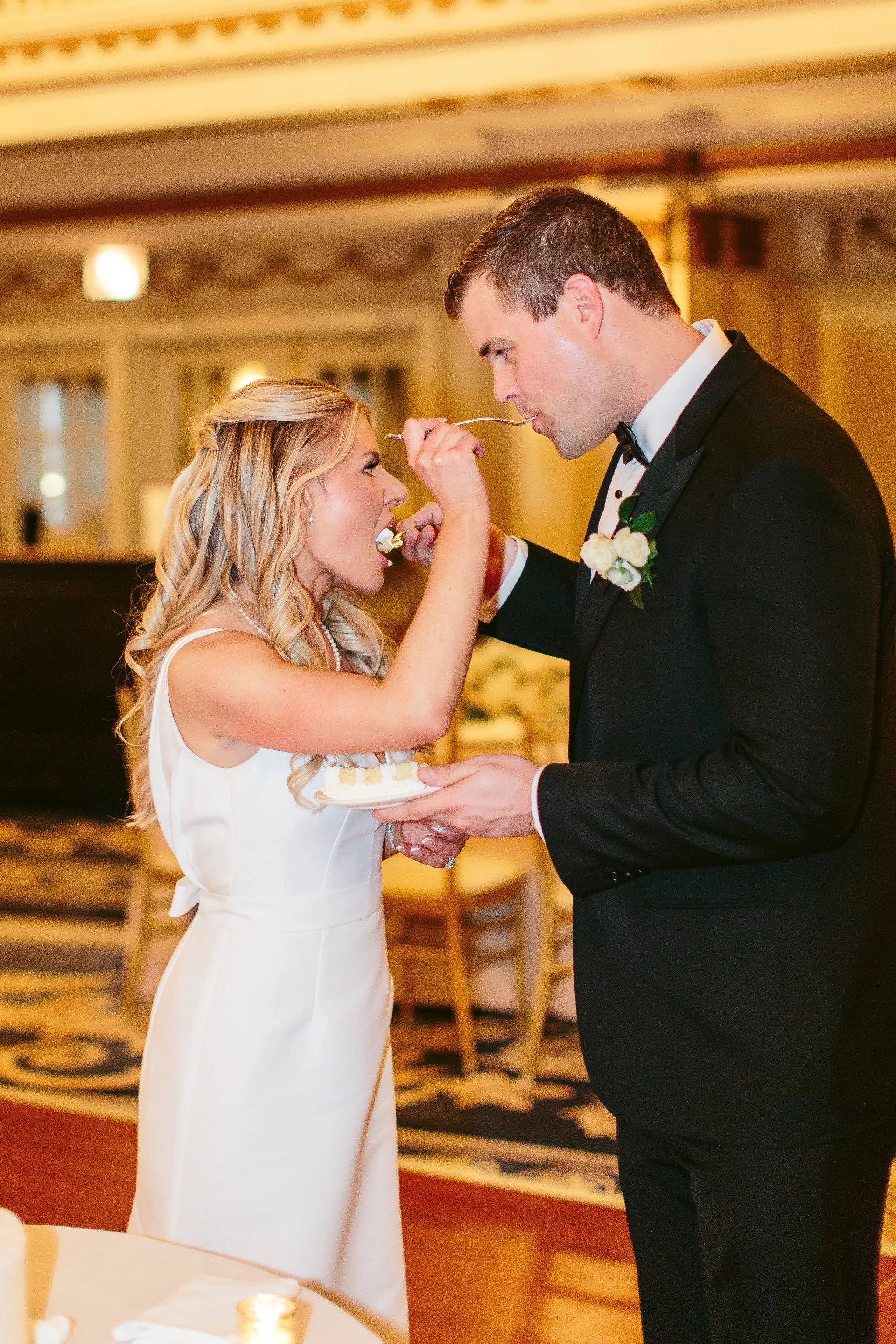 The Drake Chicago cake cutting