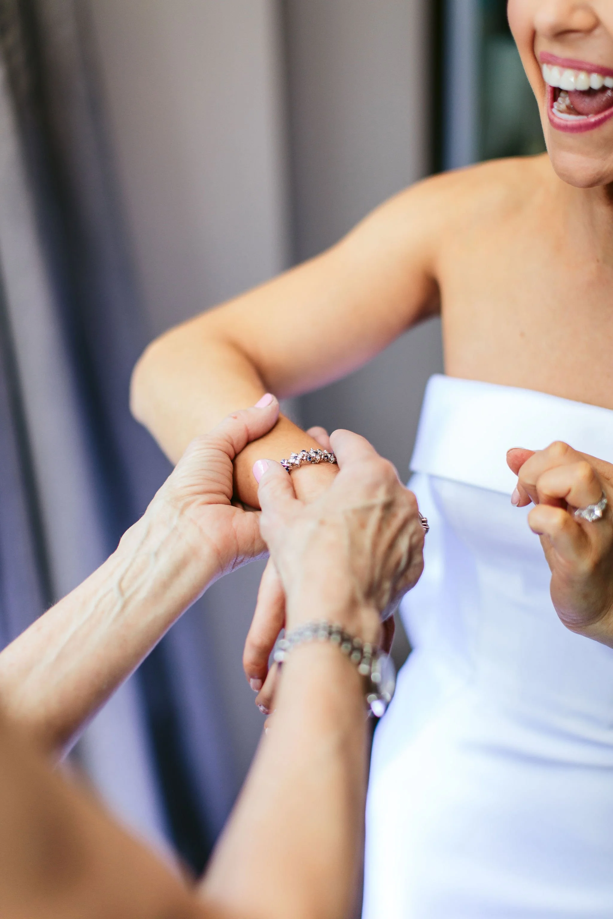 candid wedding photographer in chicago