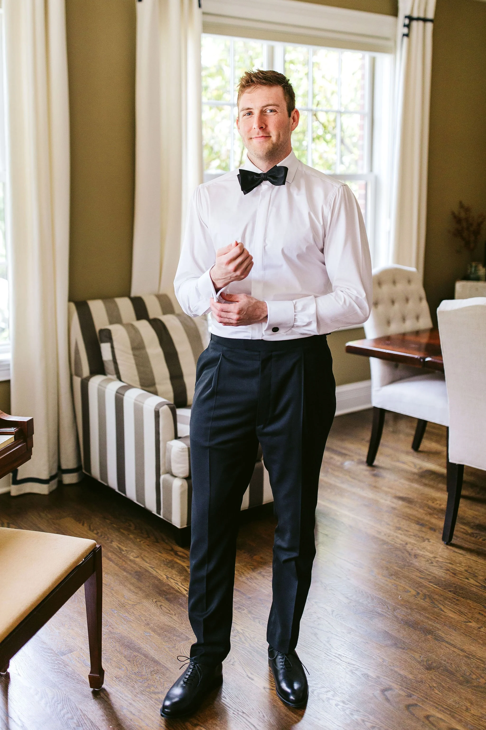 groom getting ready chicago wedding