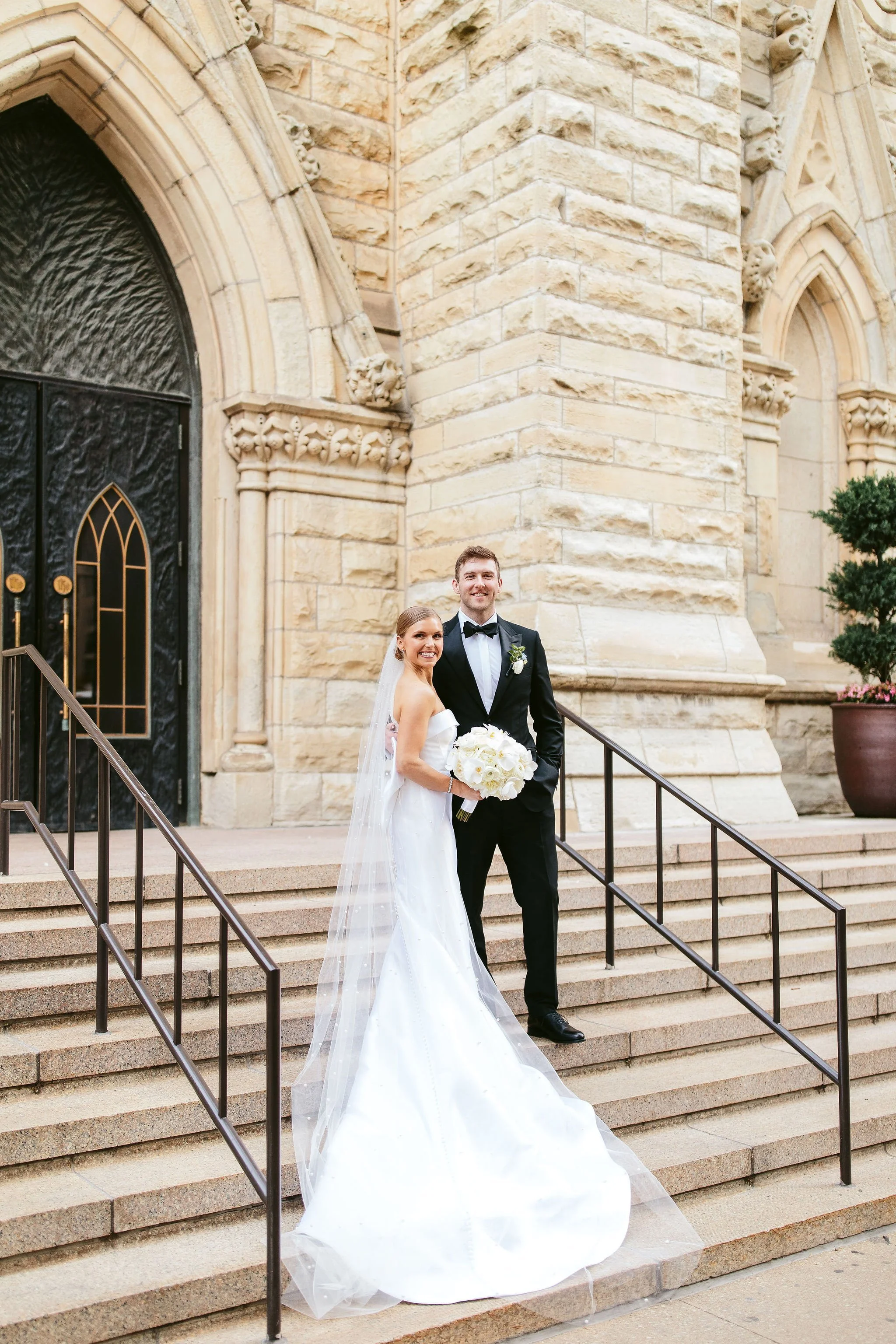 wedding portrait at holy name cathedral chicago